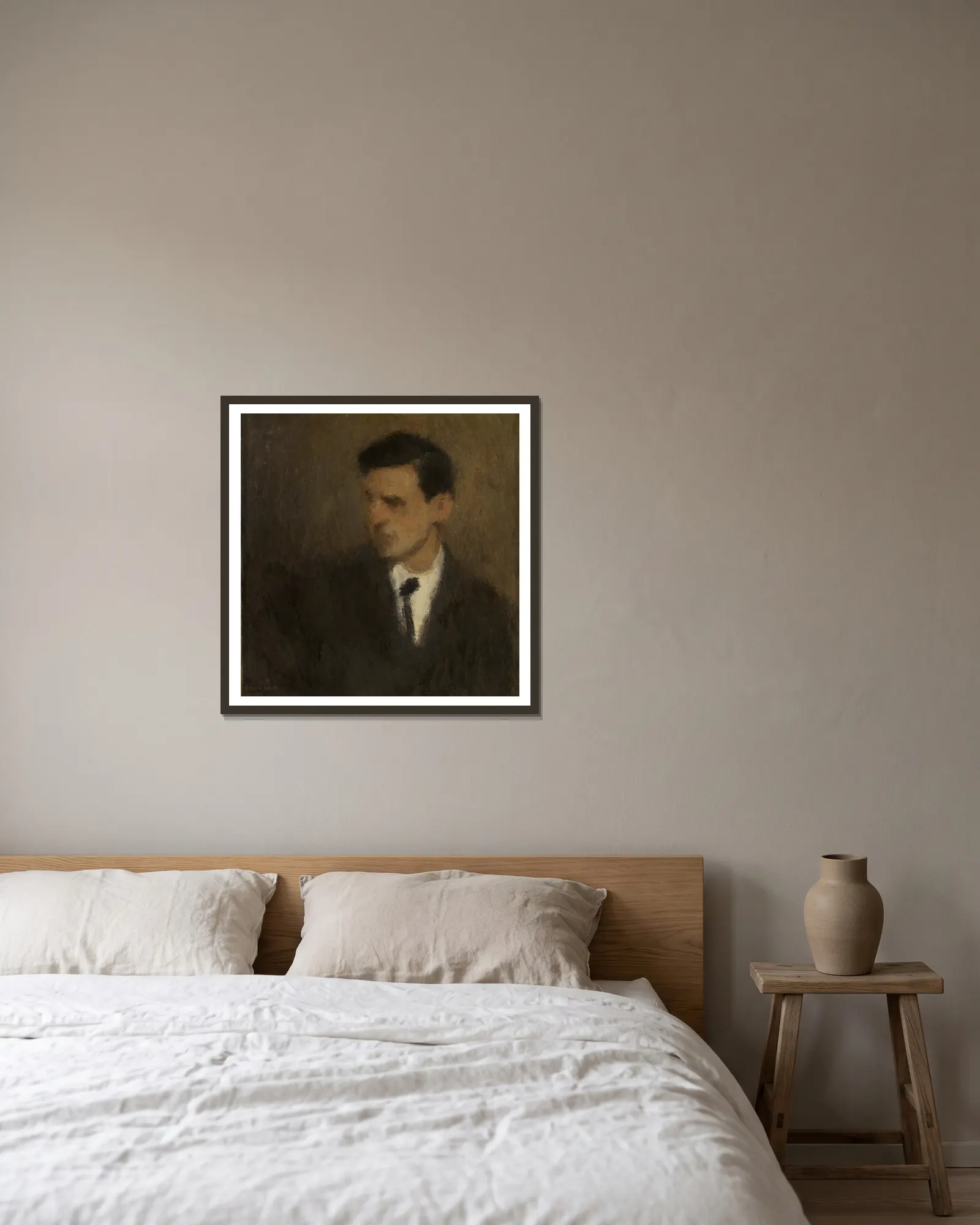 Portrait de Jeune Homme av Frank Edwin Scott inramad på en vägg