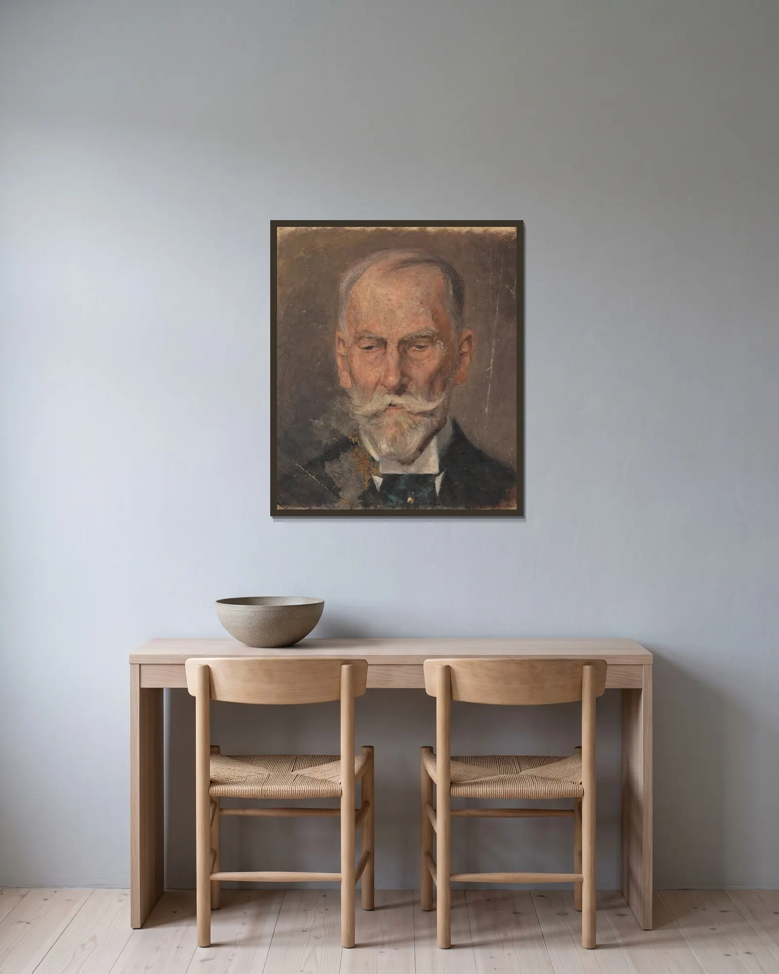 Herrenporträt av Egon Schiele inramad på en vägg