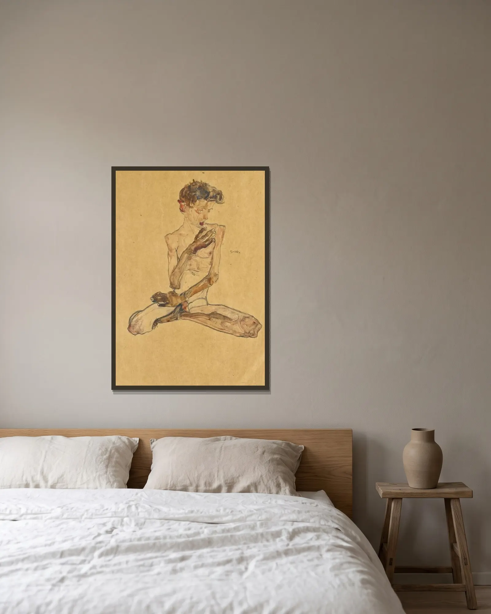 Sitzender Junge (Seated Boy) av Egon Schiele inramad på en vägg