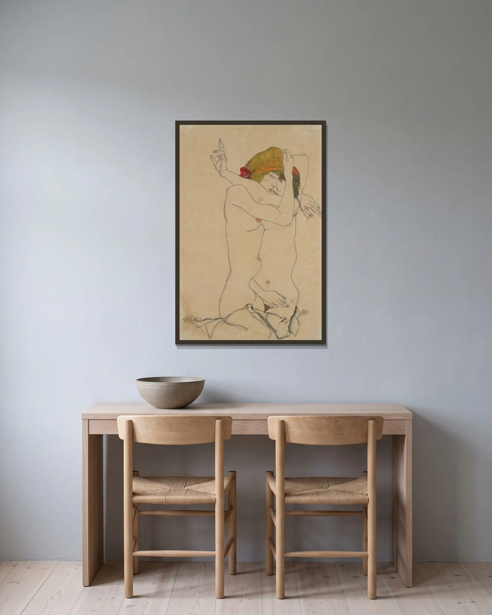 Two Women Embracing av Egon Schiele inramad på en vägg