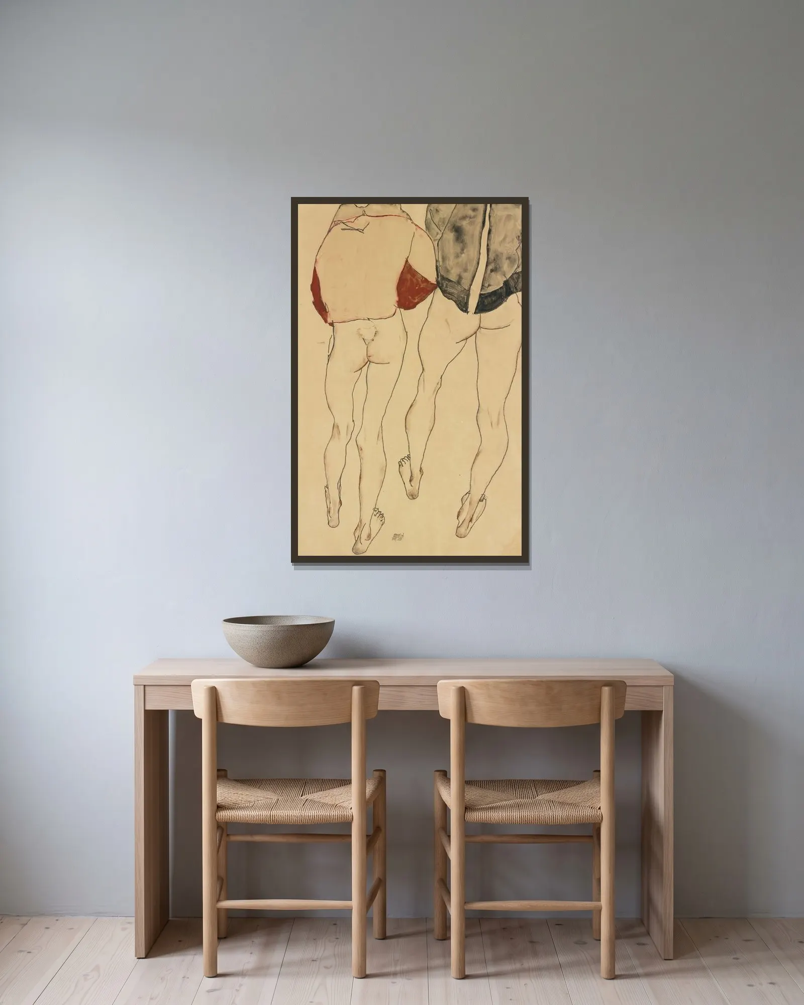 Zwei Stehende Weibliche Halbakte (Two Standing Semi-Nude Females) av Egon Schiele inramad på en vägg