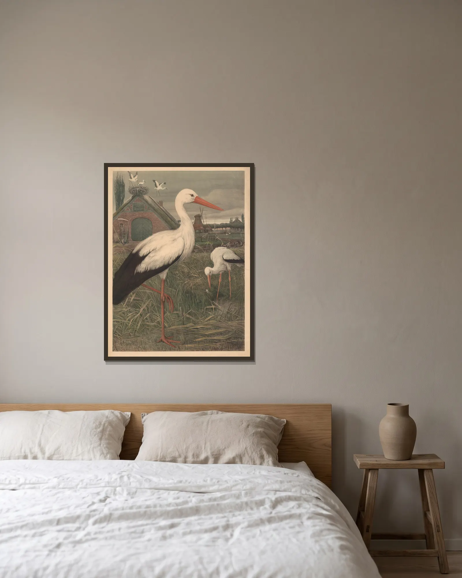 Stork av Emil Schmidt inramad på en vägg