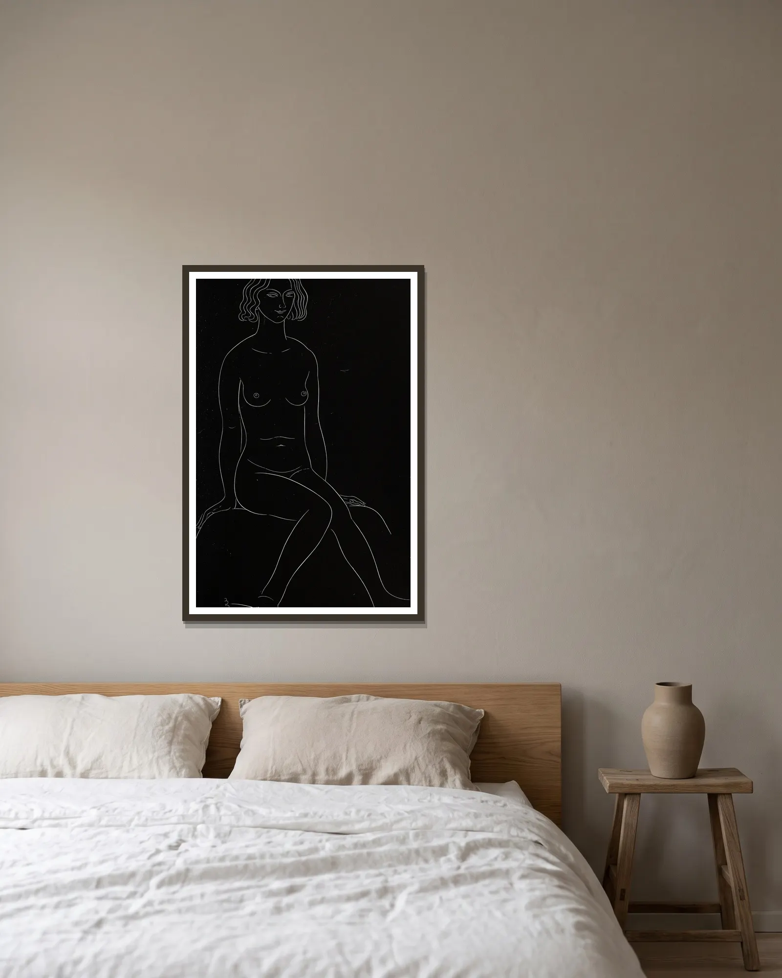 Twenty-five nudes Pl 19 av Eric Gill inramad på en vägg