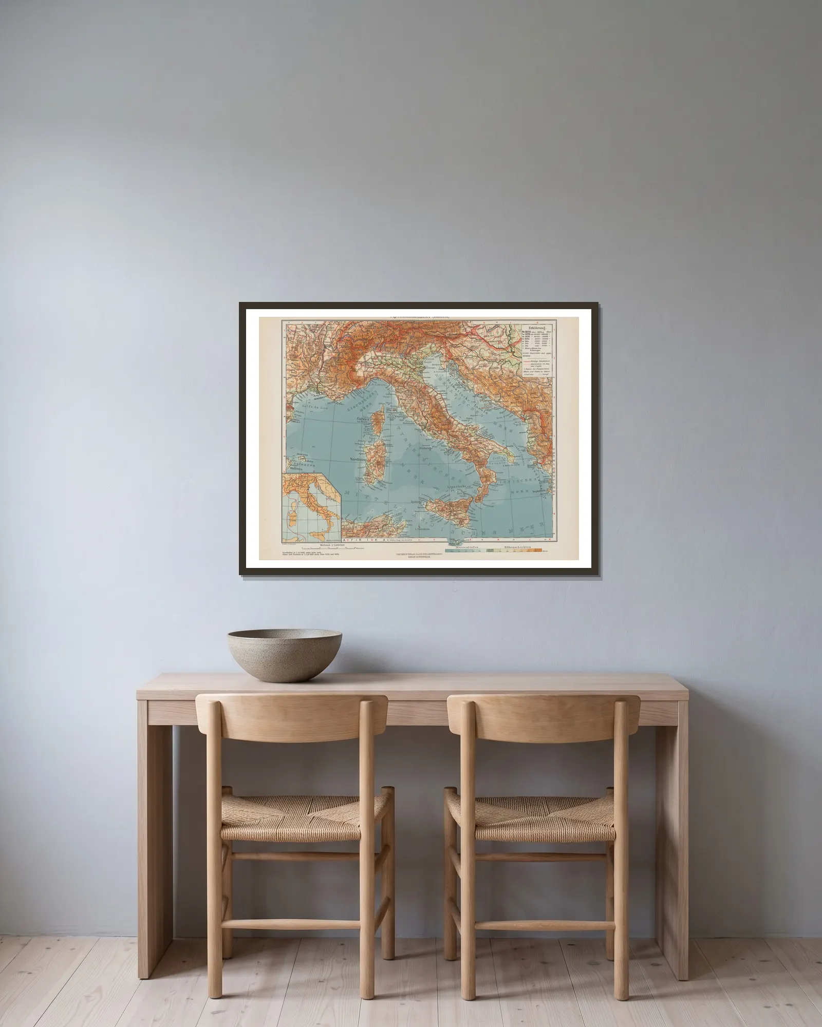 Apenninhalbinsel (Italien) av Ernst Friedrich inramad på en vägg