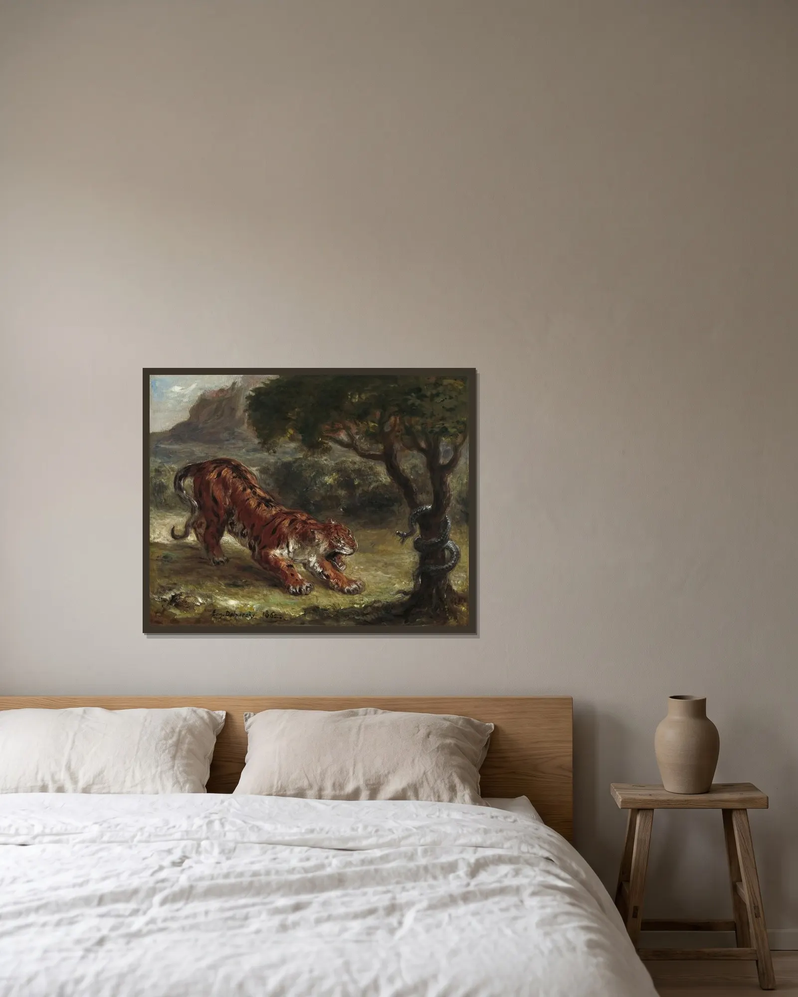 Tiger and Snake av Eugène Delacroix inramad på en vägg