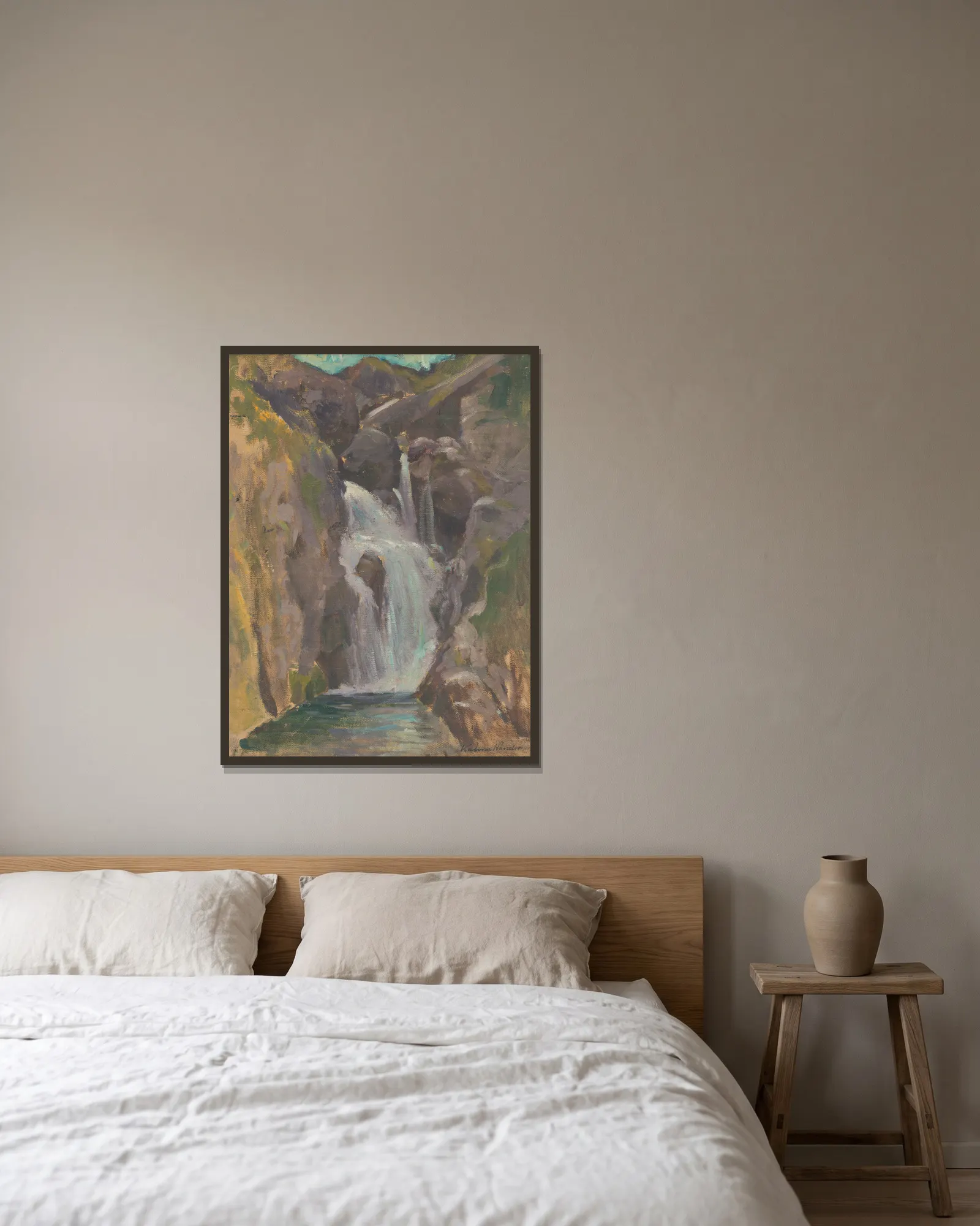 Waterfall av Ferdinand Katona inramad på en vägg
