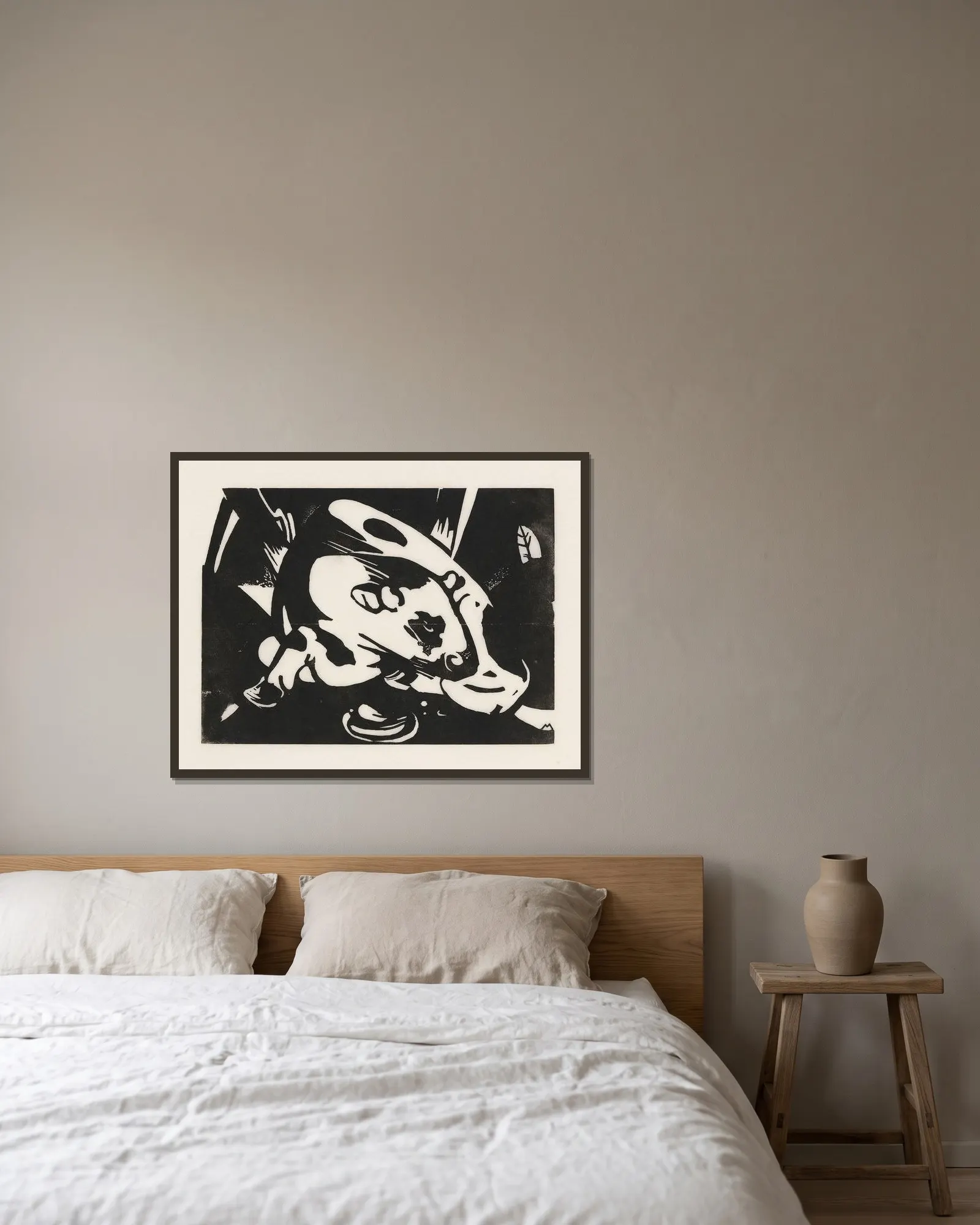 Der Stier av Franz Marc inramad på en vägg
