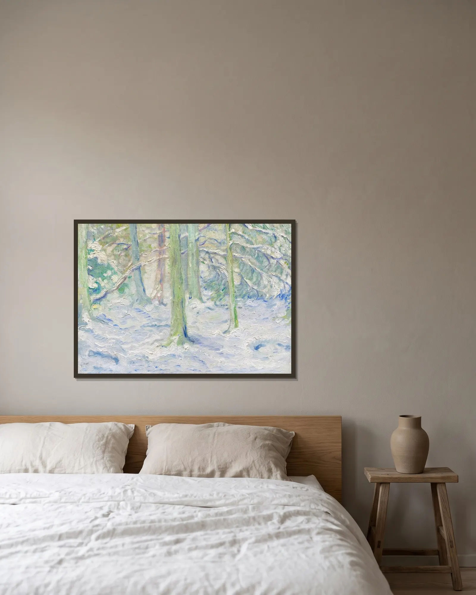 Verschneiter Wald av Franz Marc inramad på en vägg