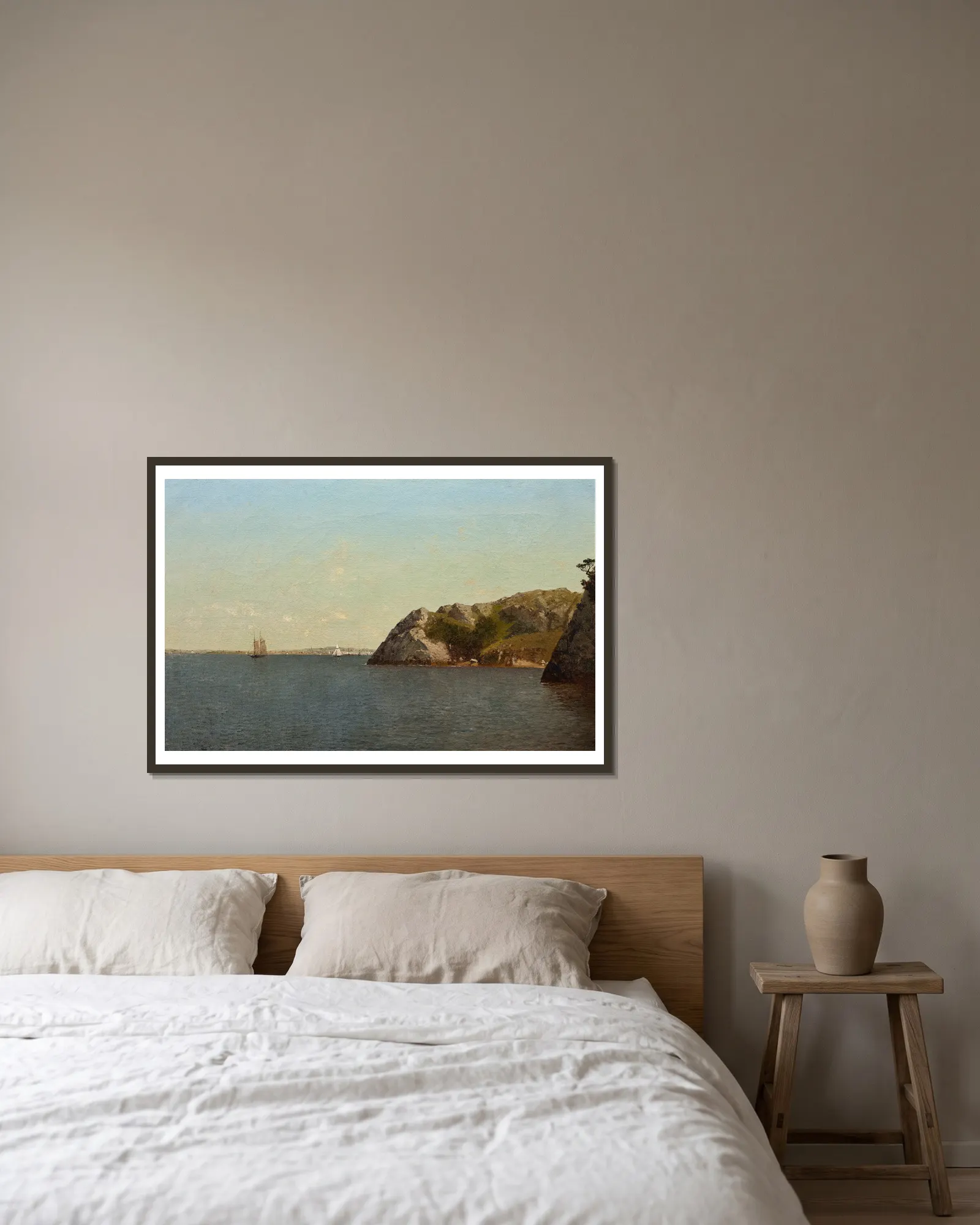 Newport, Rhode Island av John Frederick Kensett inramad på en vägg