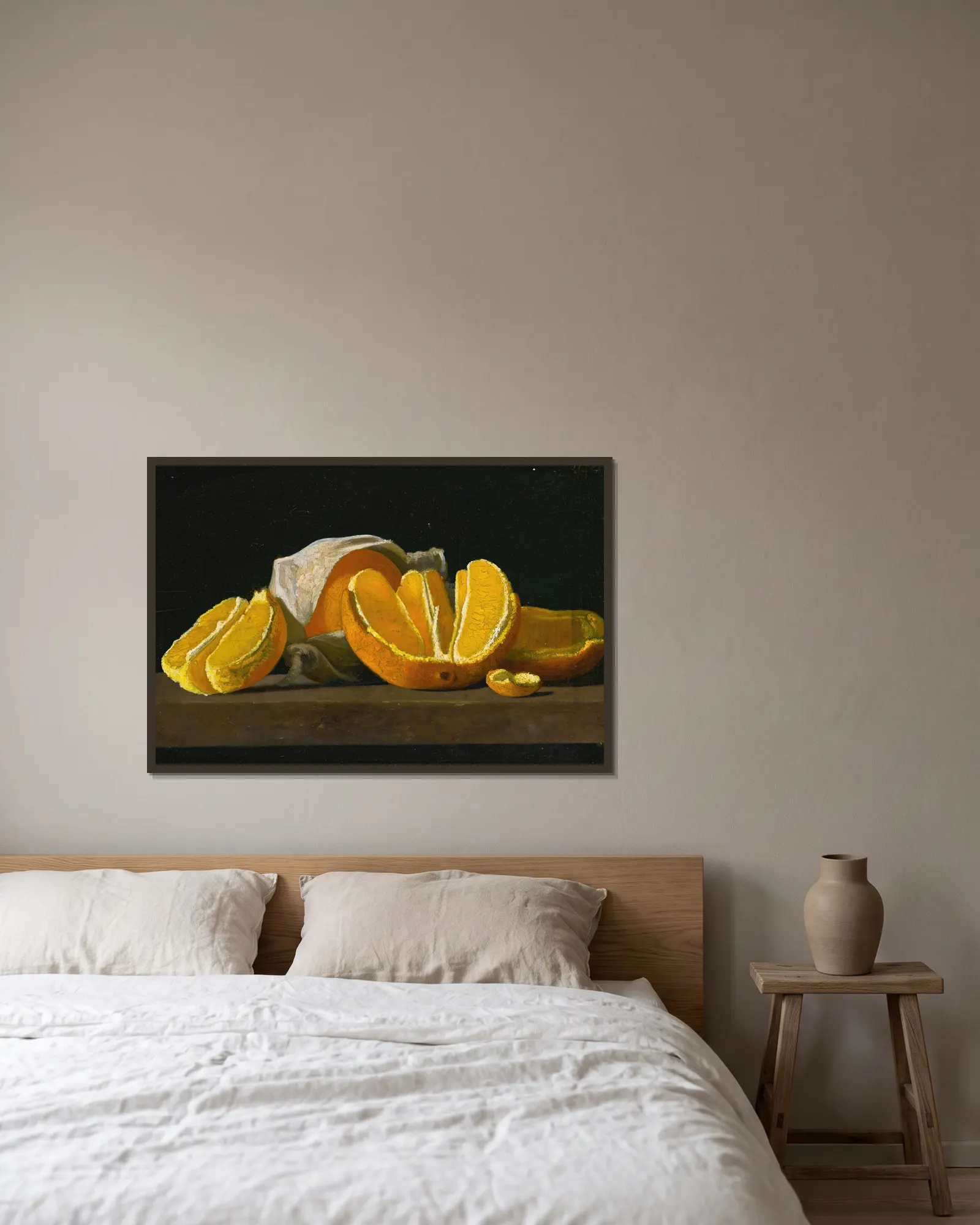 Still Life–Oranges av John Frederick Peto inramad på en vägg