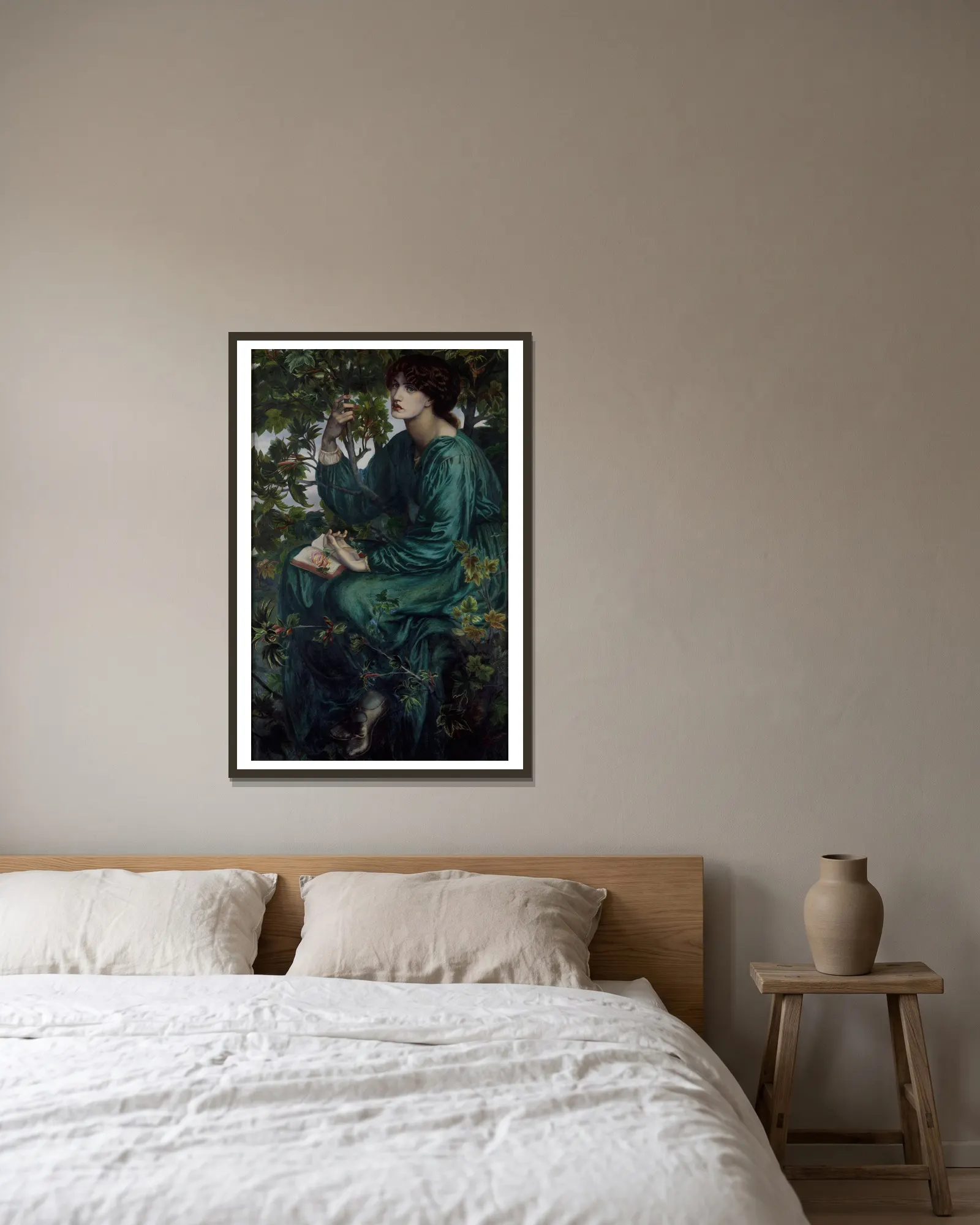 The Day Dream av Dante Gabriel Rossetti inramad på en vägg