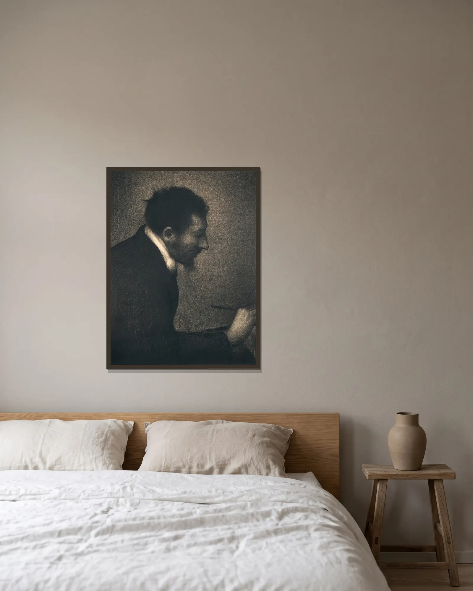 Aman-Jean (Portrait of Edmond François Aman-Jean) av Georges Seurat inramad på en vägg