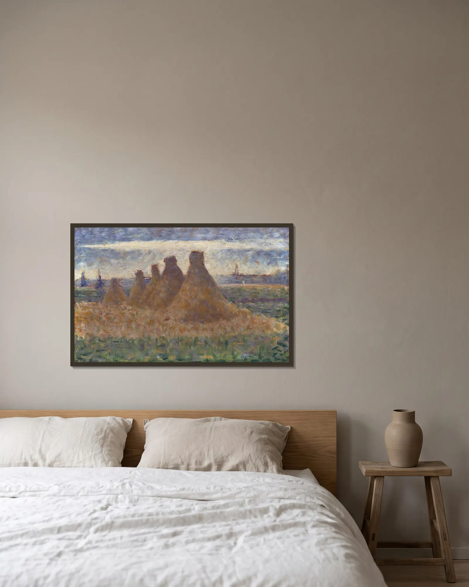 Haystacks av Georges Seurat inramad på en vägg