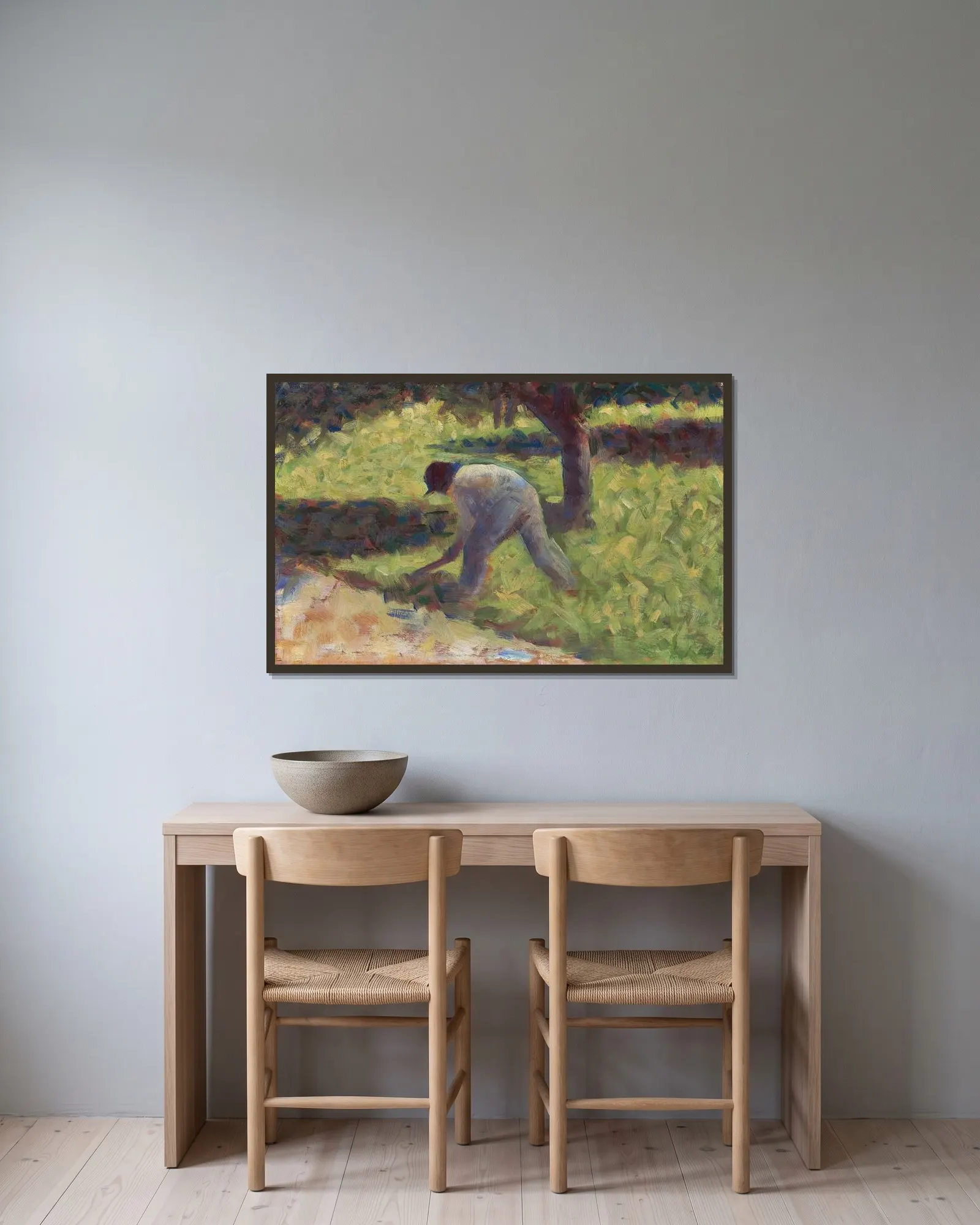 Peasant with a Hoe av Georges Seurat inramad på en vägg