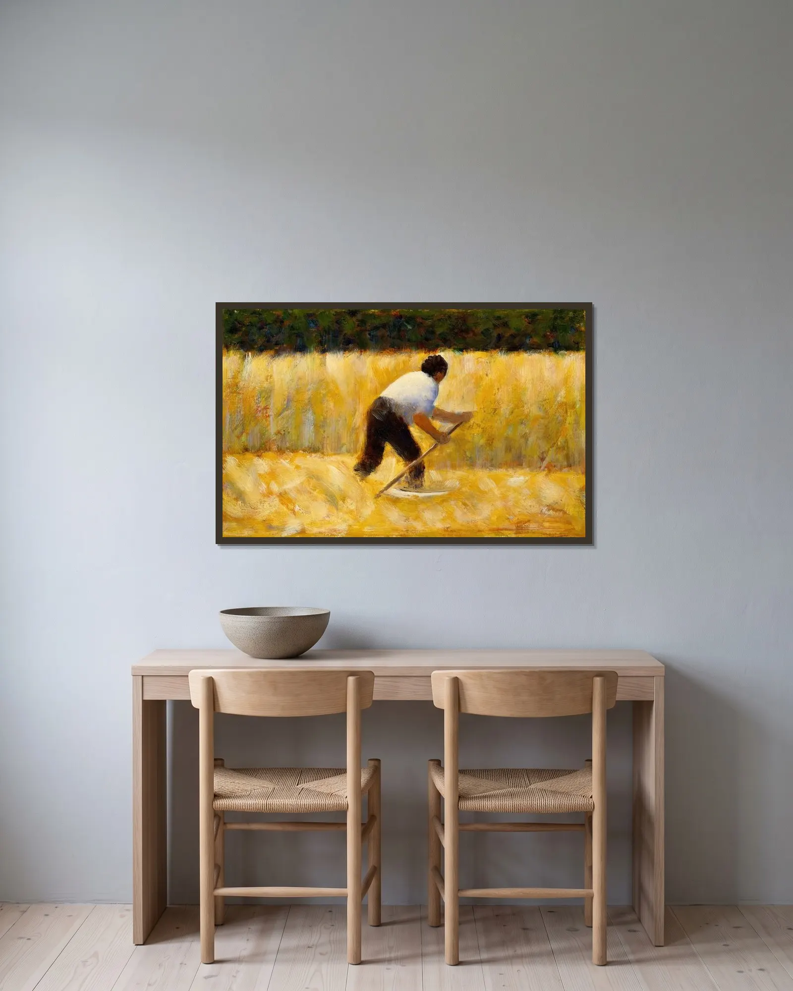 The Mower av Georges Seurat inramad på en vägg