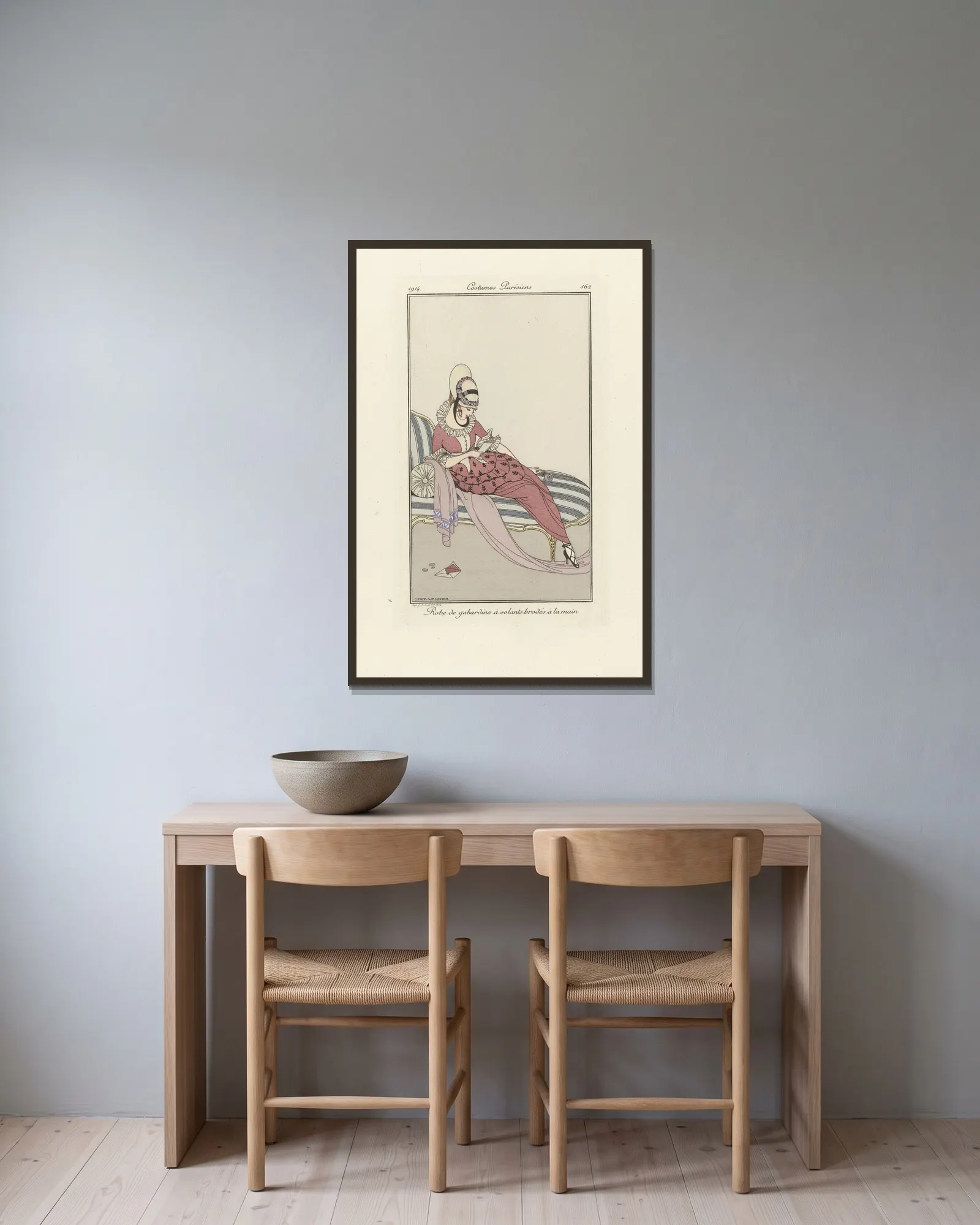 Robe de gabardin av Gerda Wegener inramad på en vägg