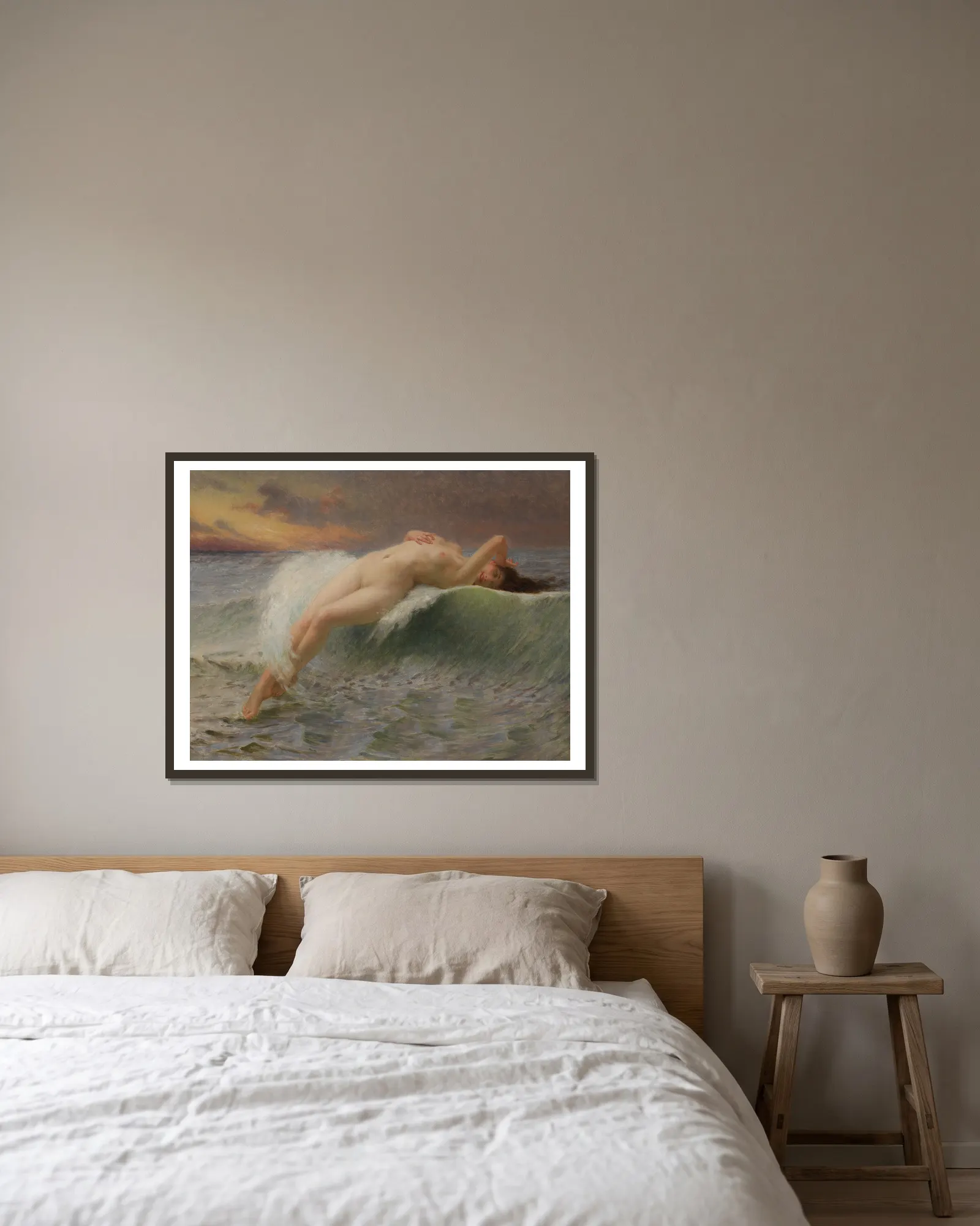 La Vague av Guillaume Seignac inramad på en vägg
