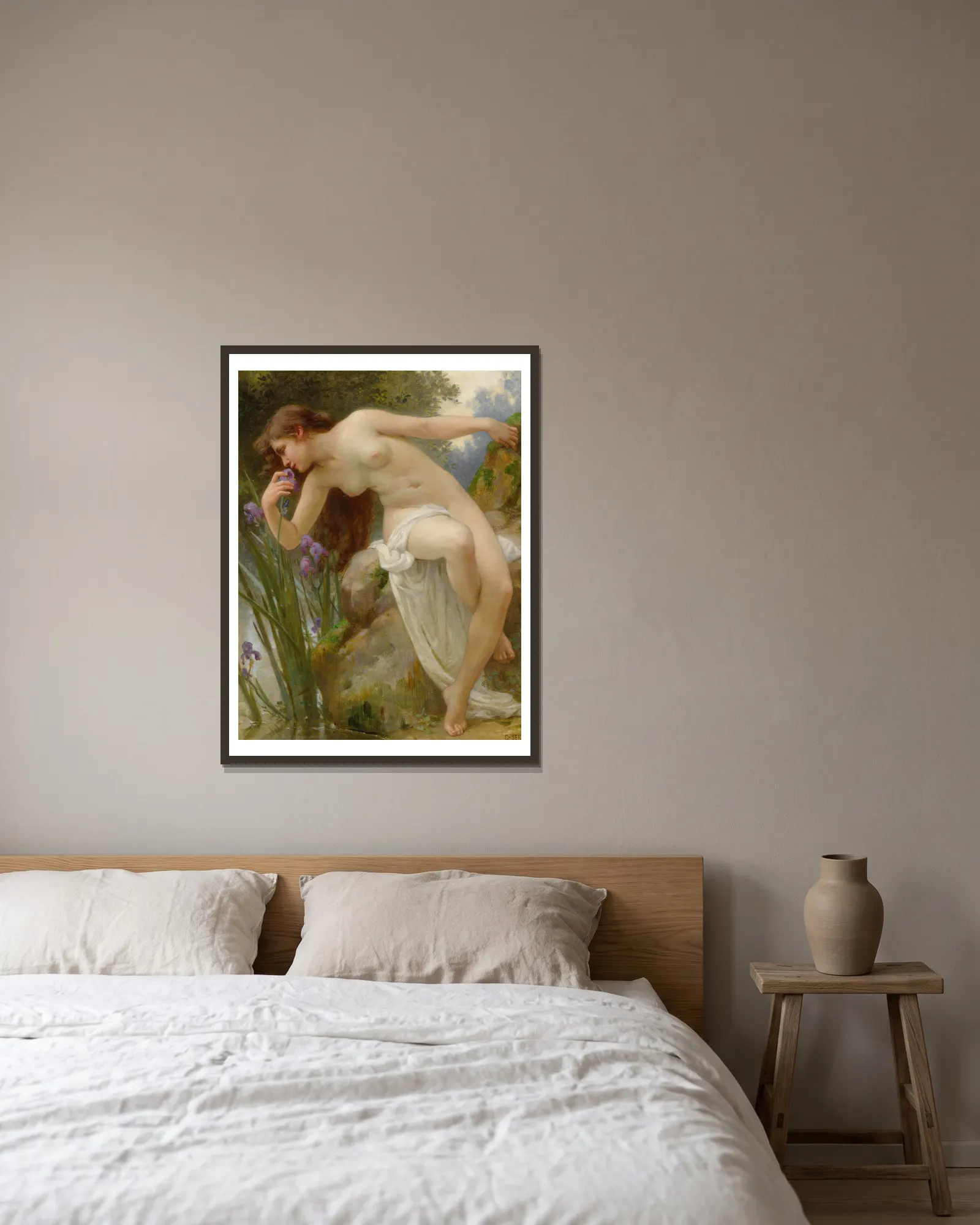 The Fragrant Iris av Guillaume Seignac inramad på en vägg