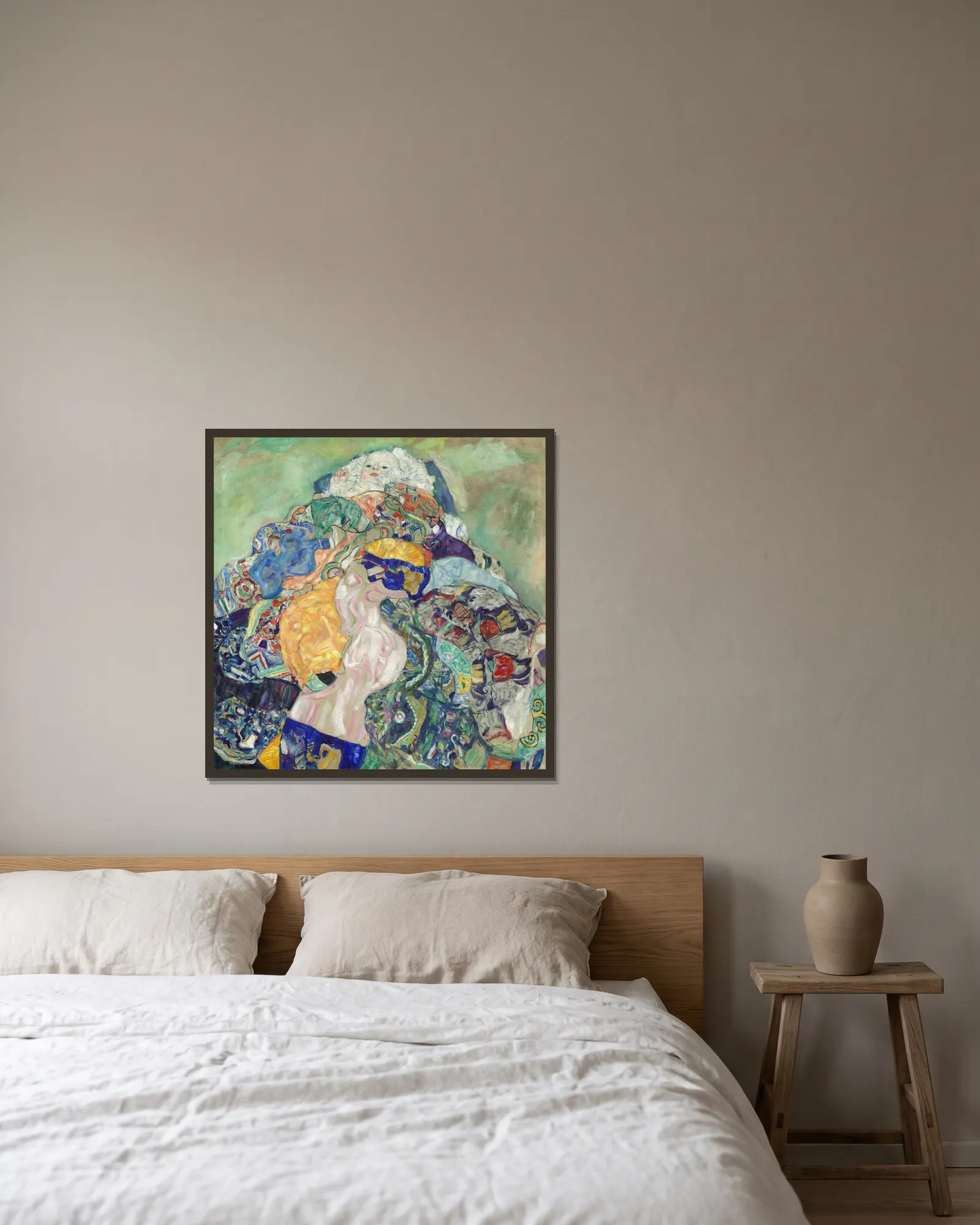 Baby (Cradle) av Gustav Klimt inramad på en vägg