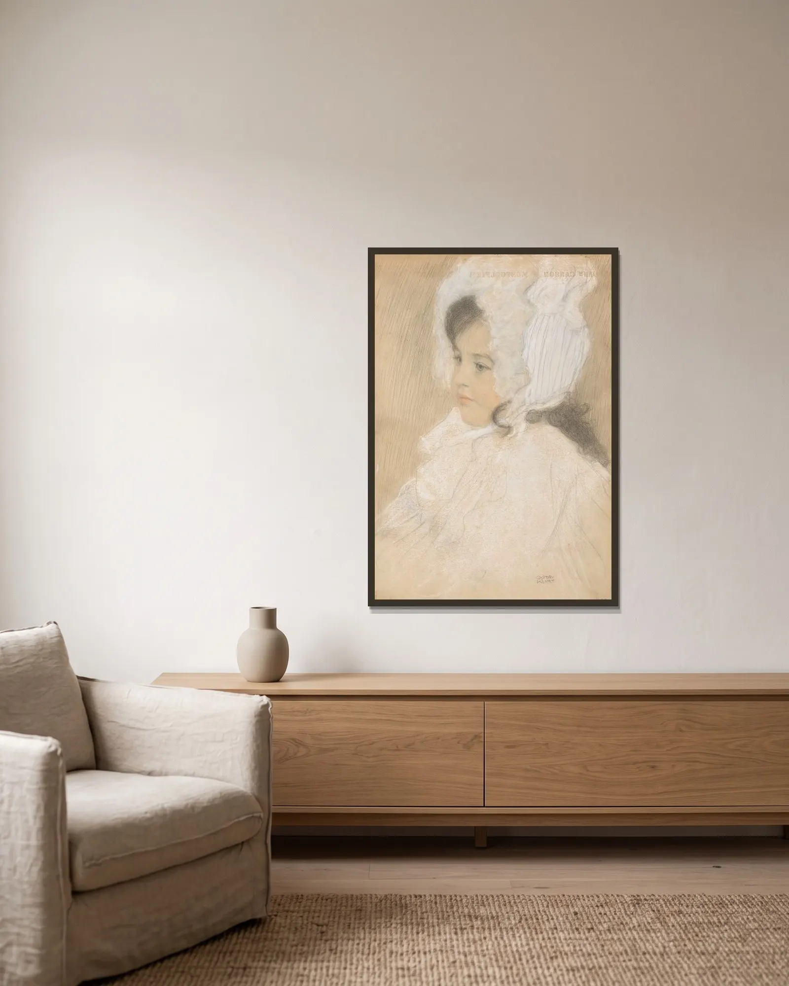 Kinderbildnis (Marie Moll) av Gustav Klimt inramad på en vägg