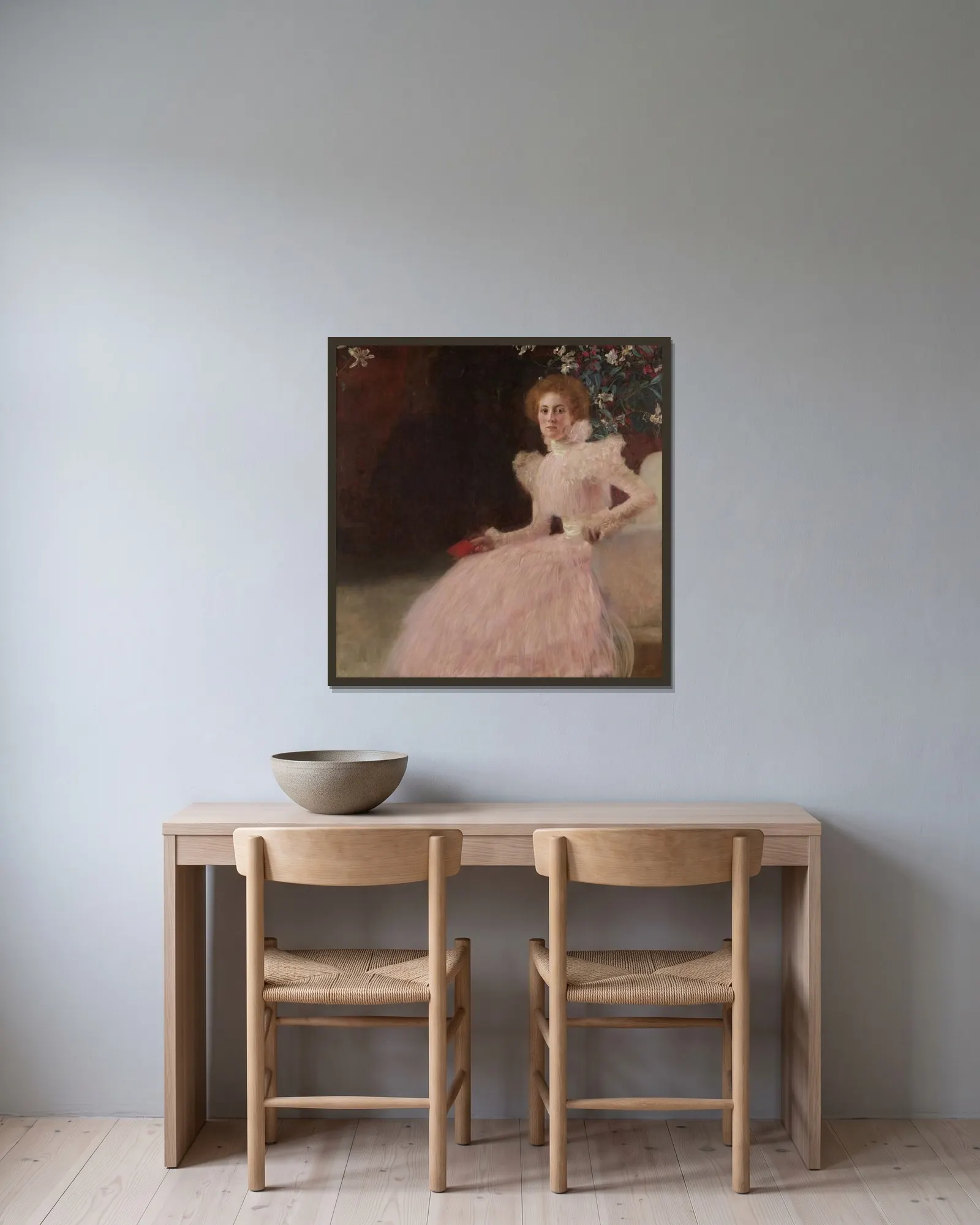 Sonja Knips av Gustav Klimt inramad på en vägg