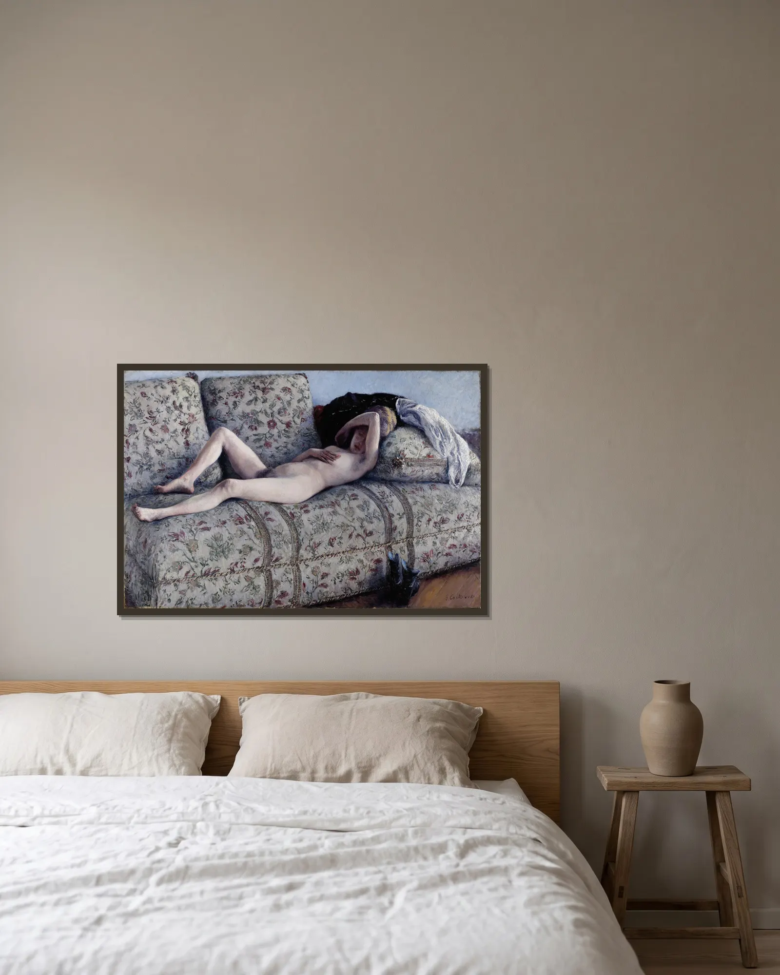 Nude on a Couch av Gustave Caillebotte inramad på en vägg