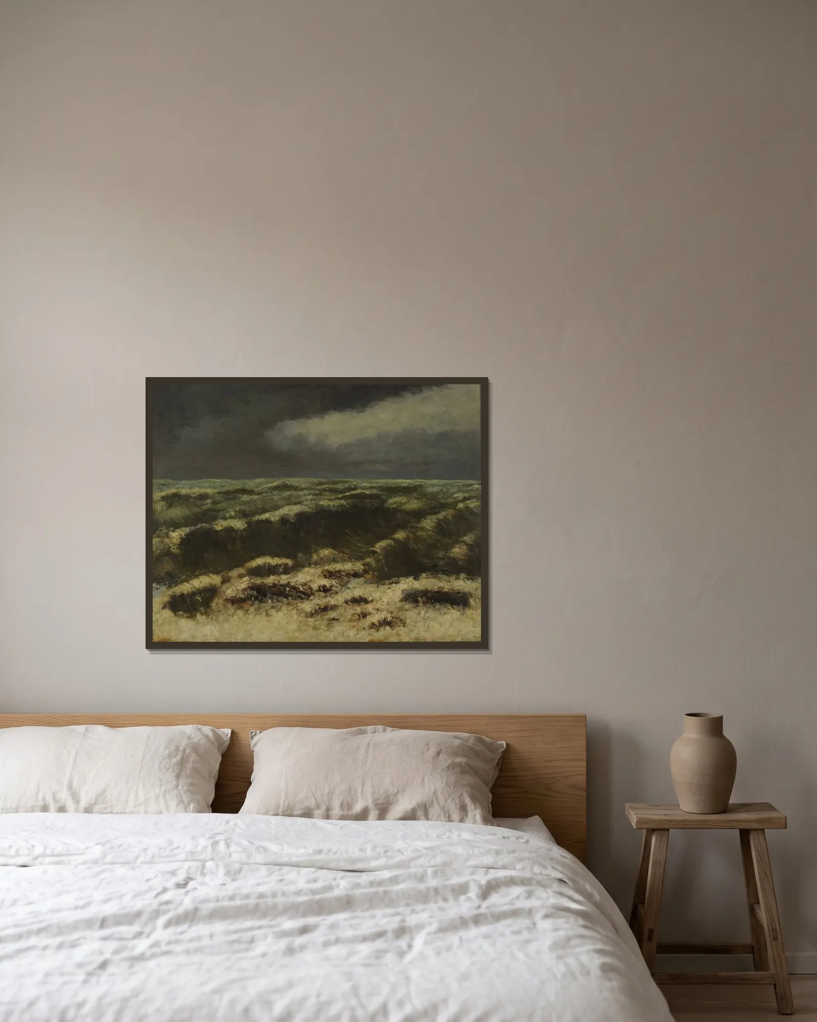 Mer Orageuse av Gustave Courbet inramad på en vägg