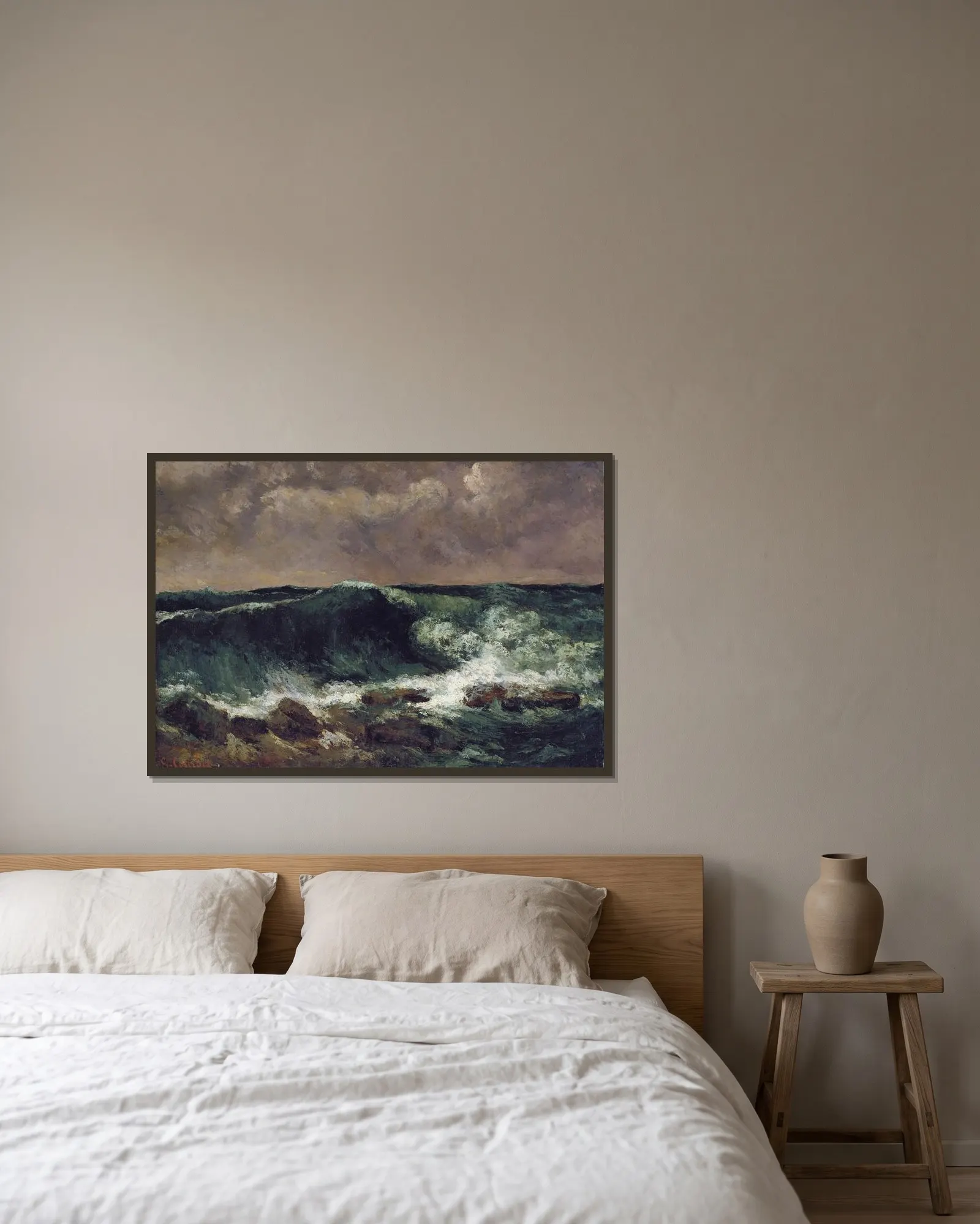 The Wave, 1869 – nr 1 av Gustave Courbet inramad på en vägg