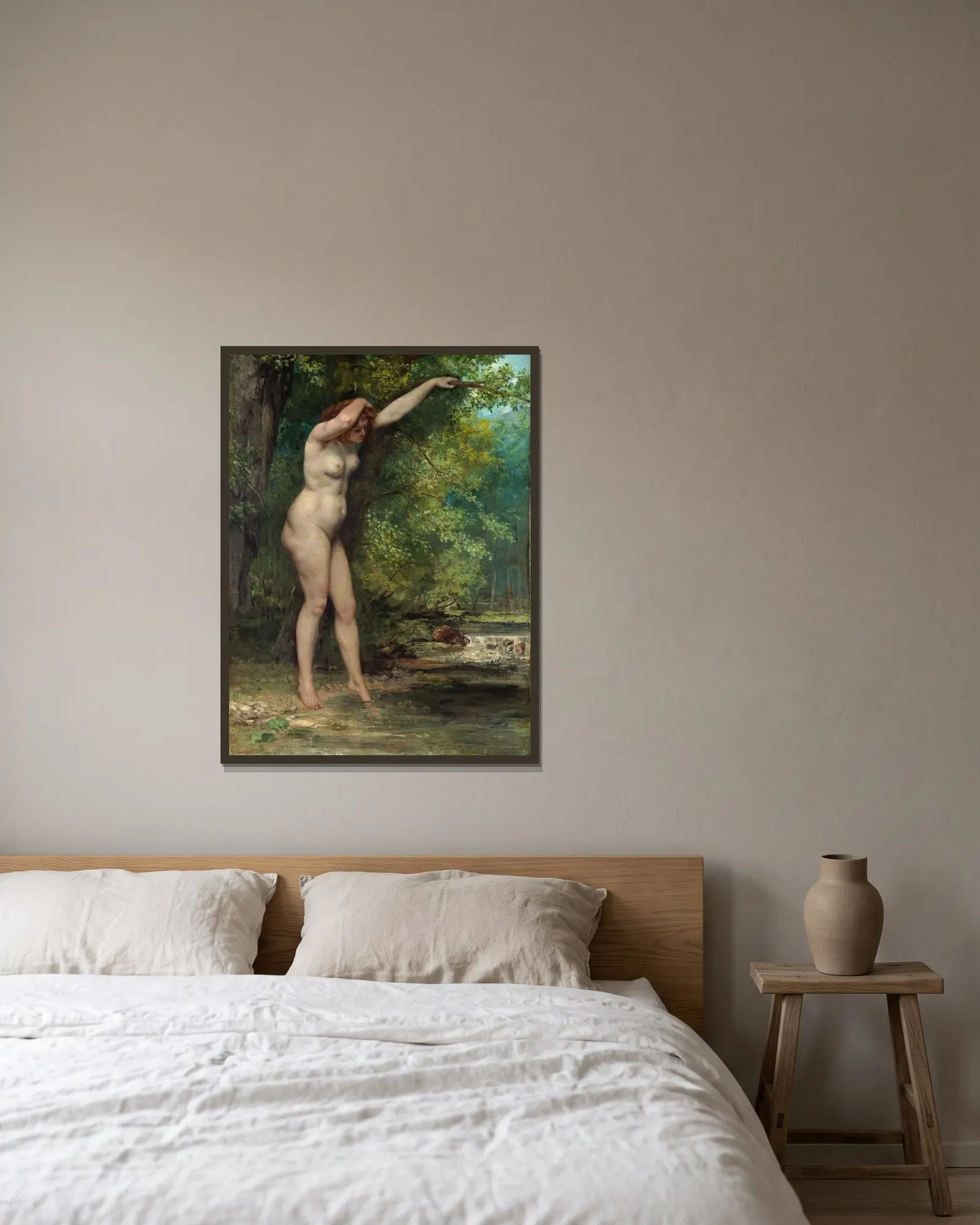 The Young Bather av Gustave Courbet inramad på en vägg