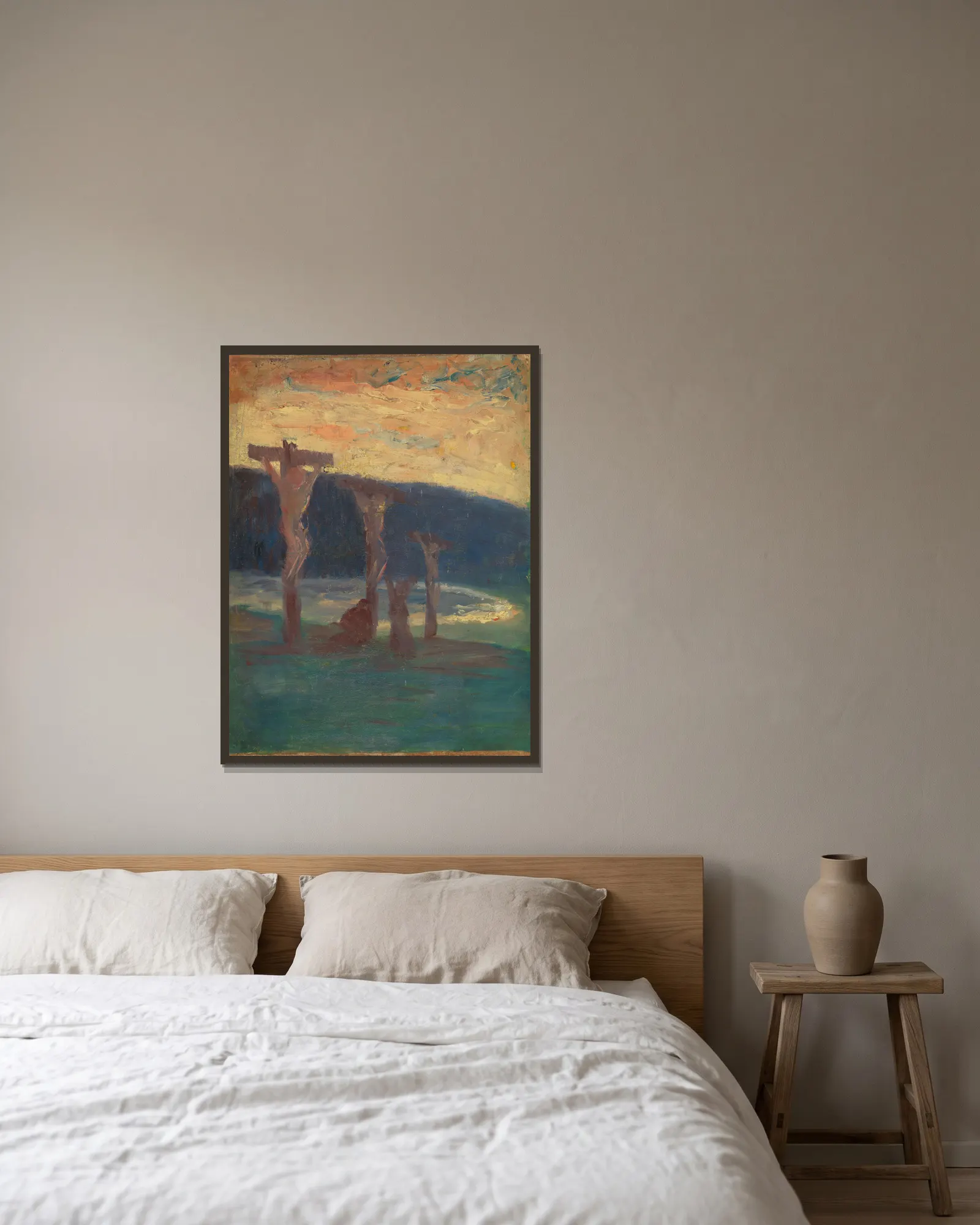 The Crucifixion av Harald Sohlberg inramad på en vägg