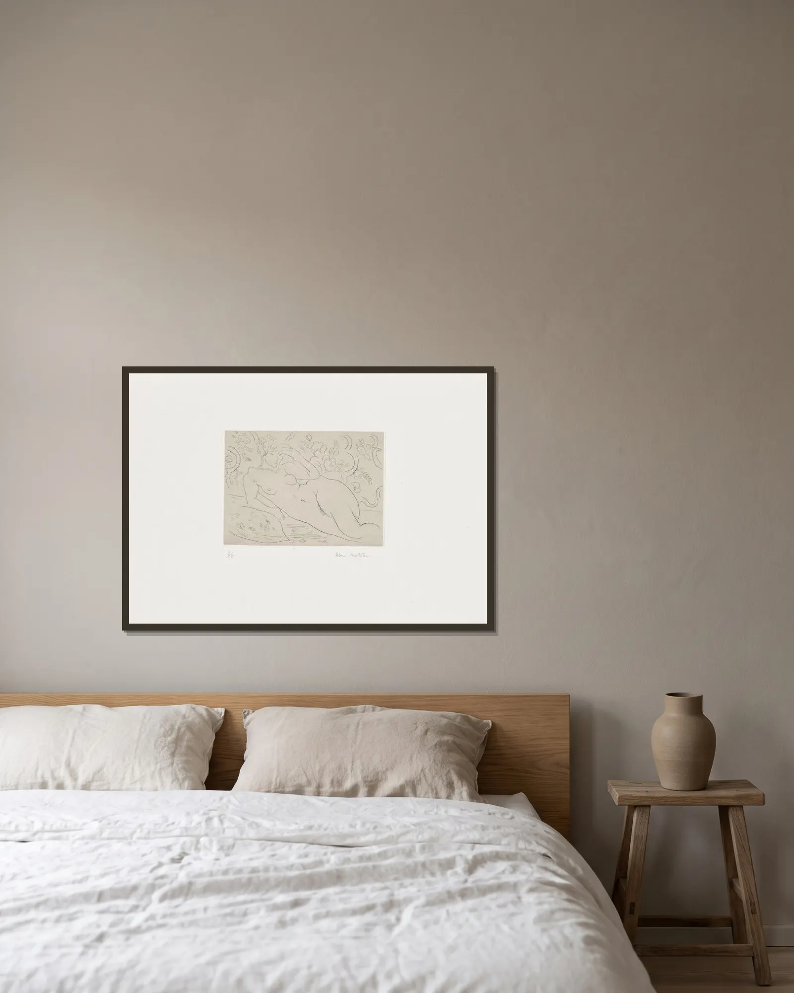 Nu, intérieur fleuri av Henri Matisse inramad på en vägg