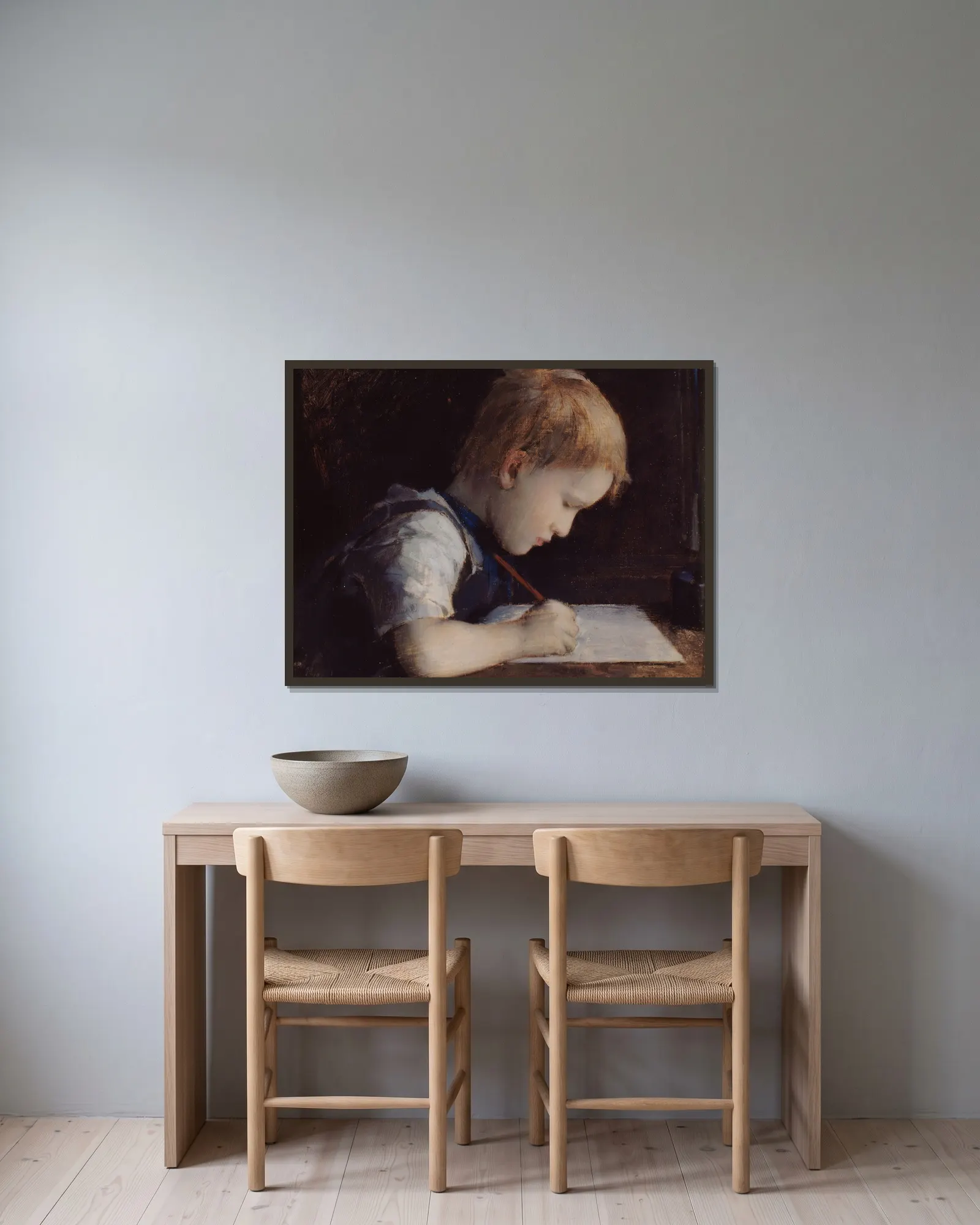 Le petit écriveur av Jean-Jacques Henner inramad på en vägg