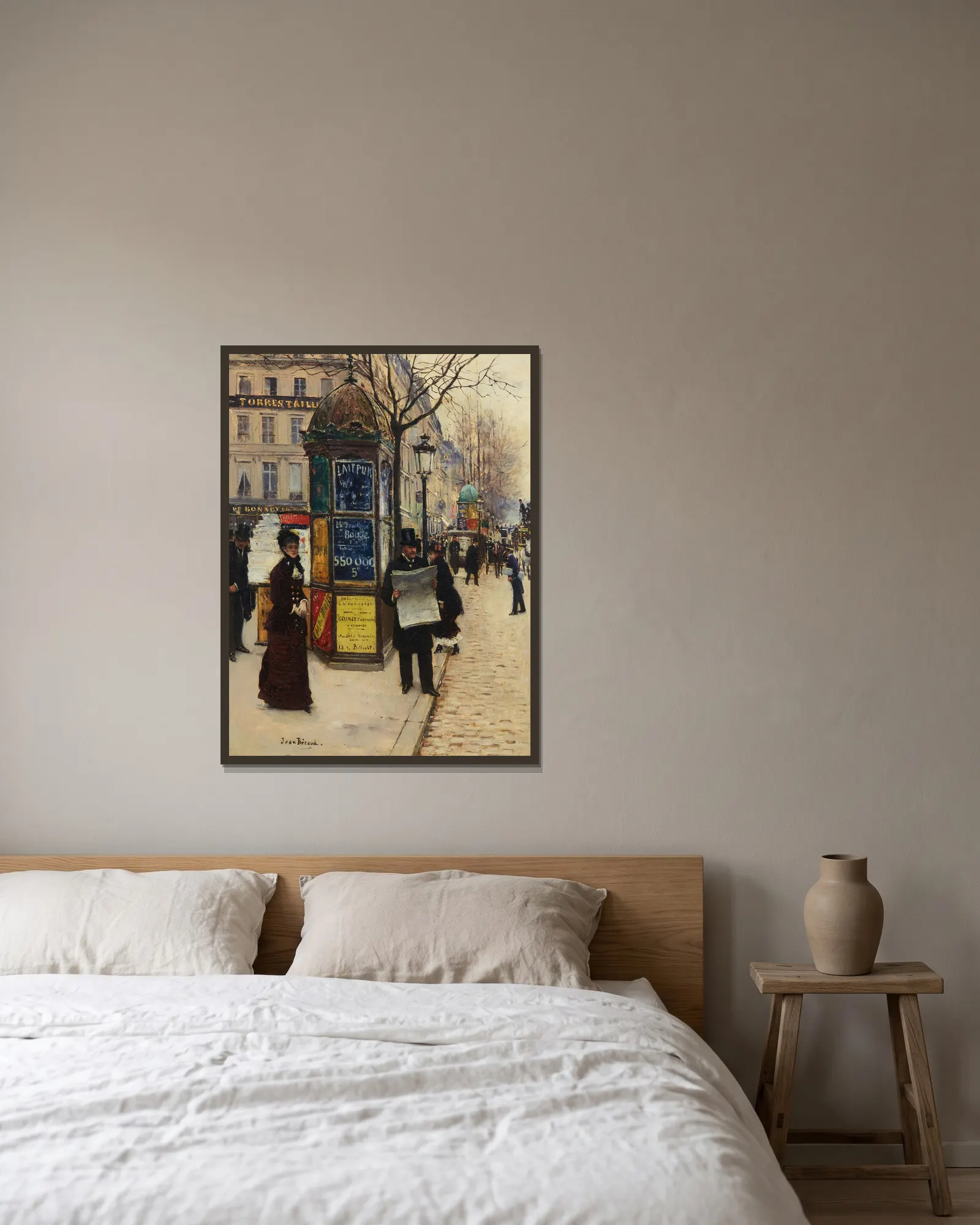 Les grands boulevards av Jean Béraud inramad på en vägg