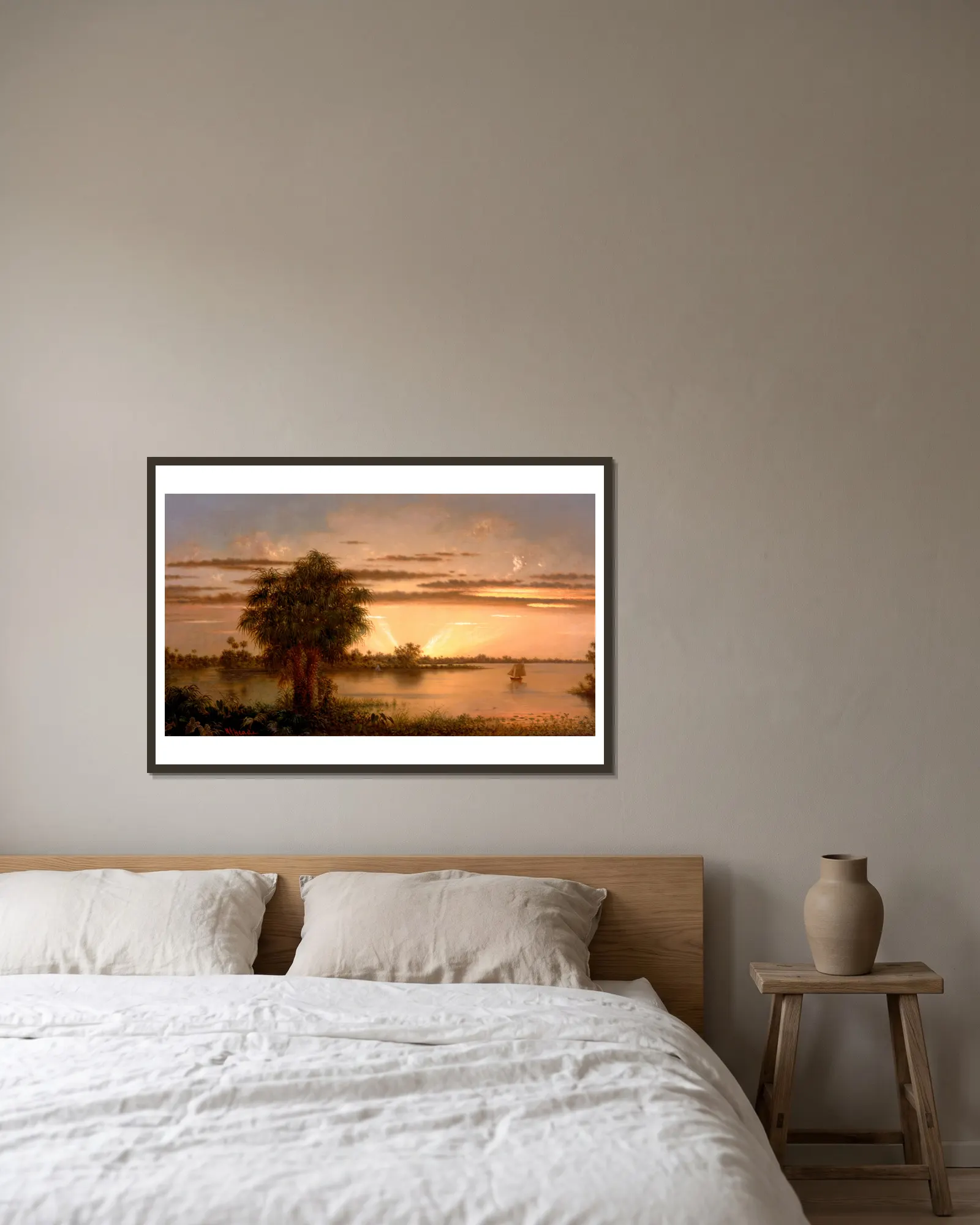 Florida Sunrise av Martin Johnson Heade inramad på en vägg