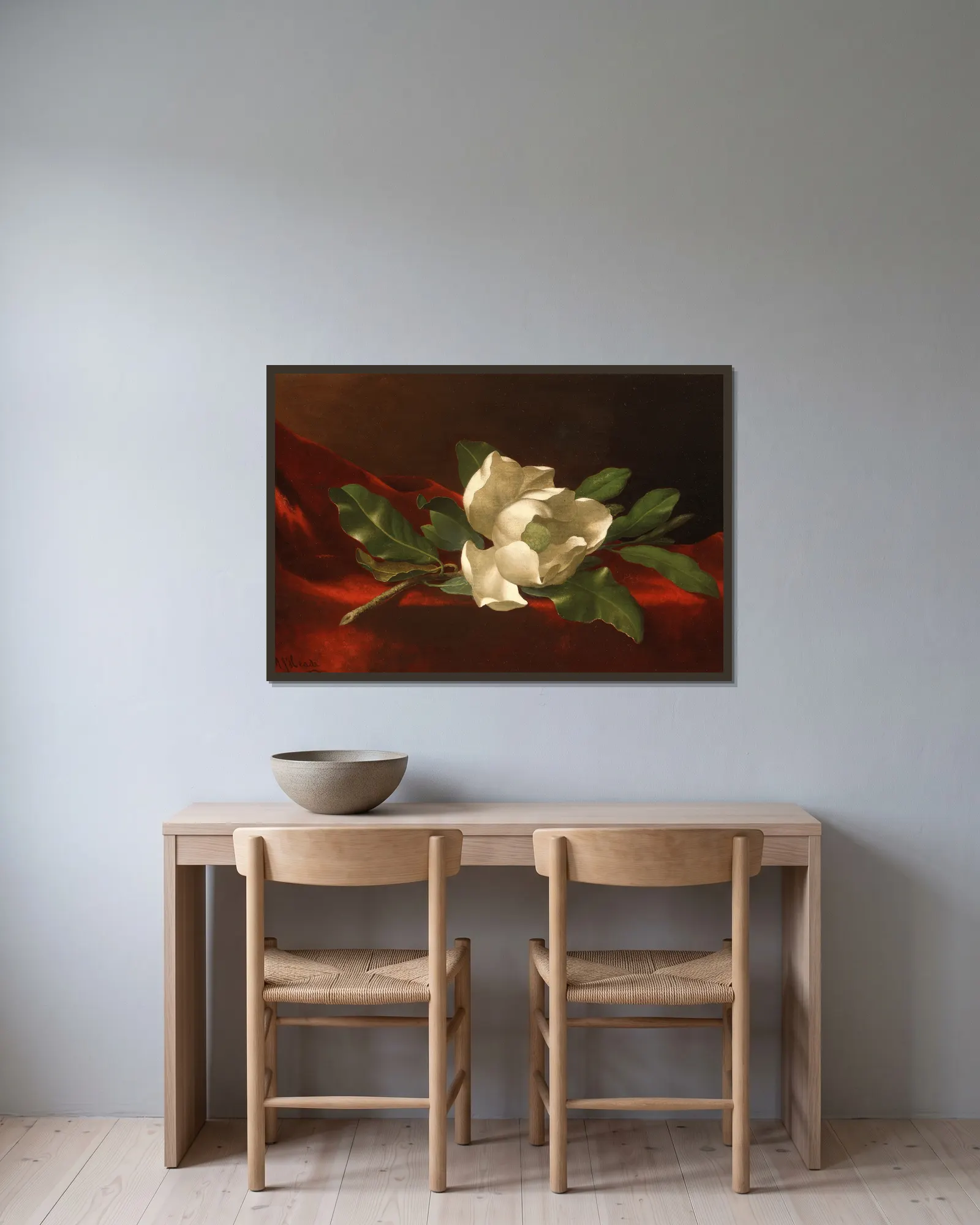 Magnolia av Martin Johnson Heade inramad på en vägg