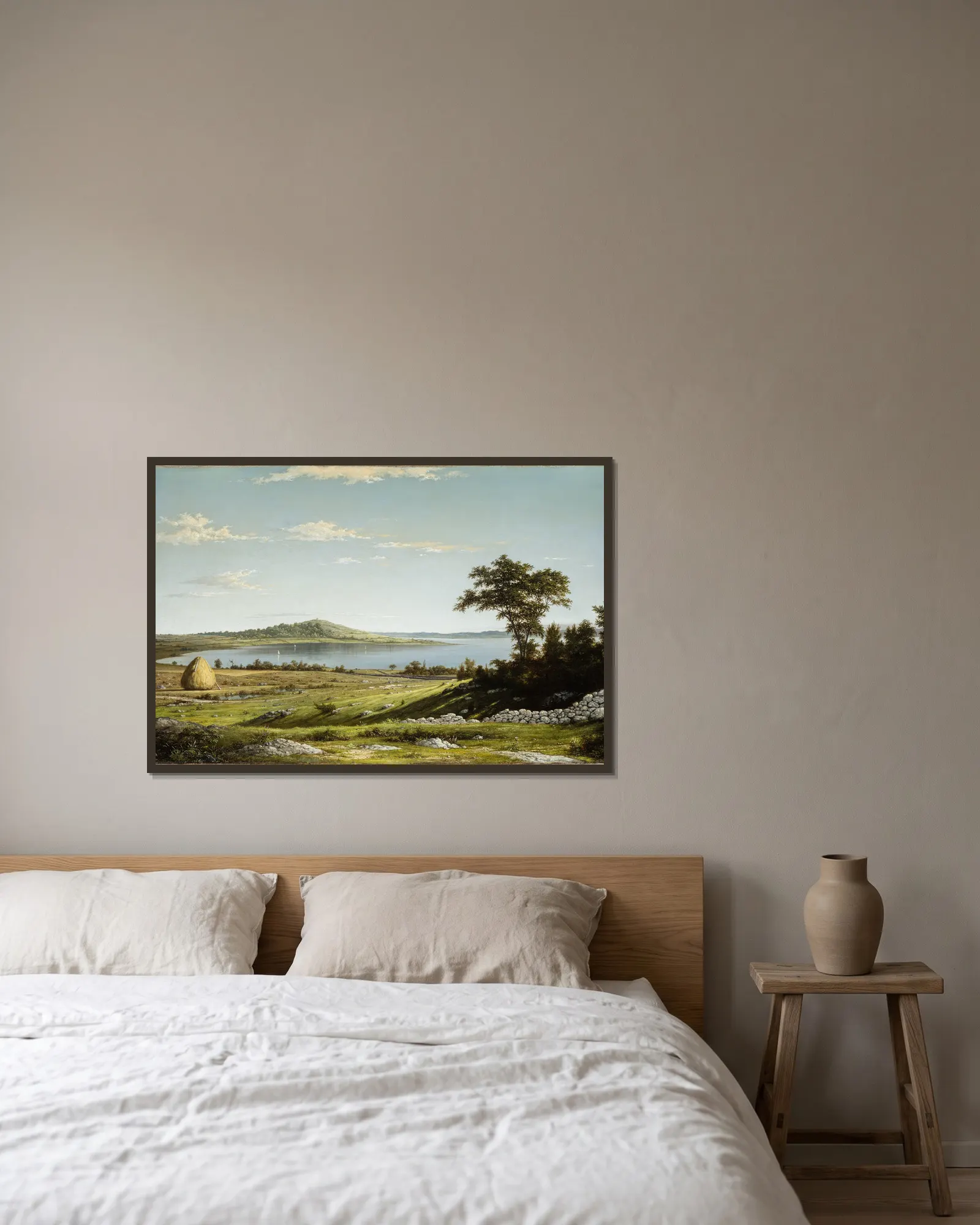 Rhode Island Shore av Martin Johnson Heade inramad på en vägg