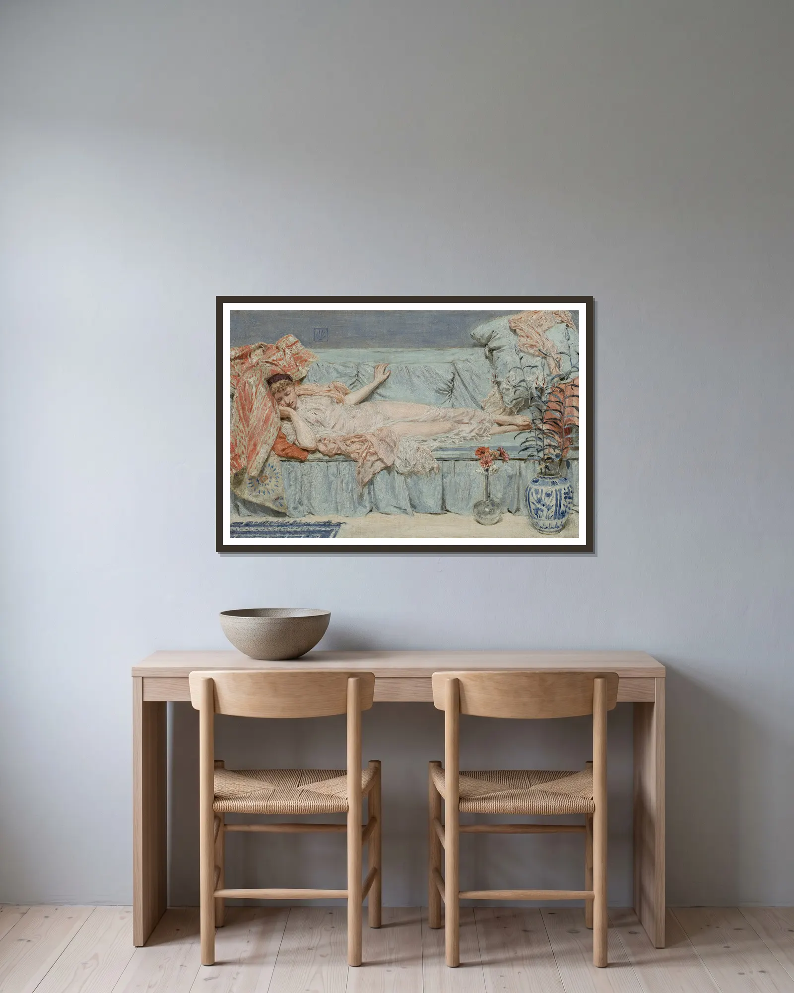 Lilies av Albert Joseph Moore inramad på en vägg