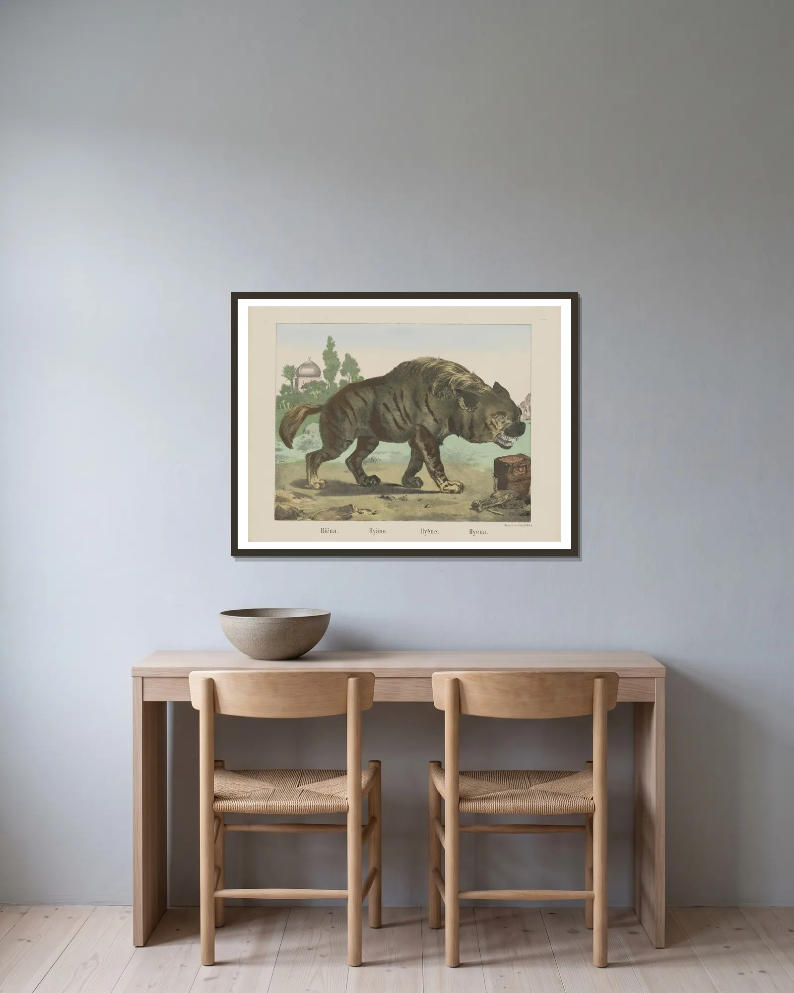 Hyena av Joseph Scholz inramad på en vägg