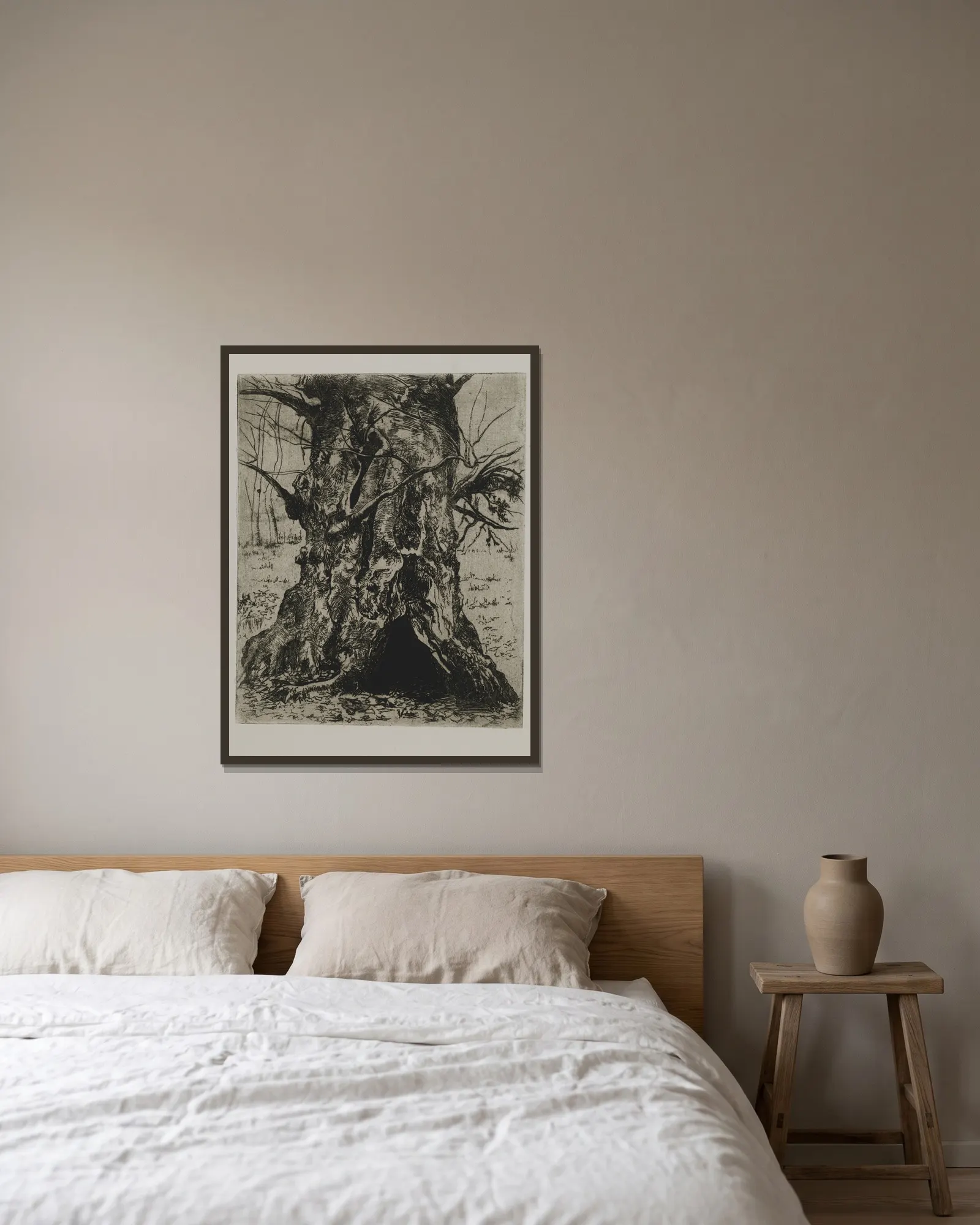 Tree Trunk av Joseph Stella inramad på en vägg