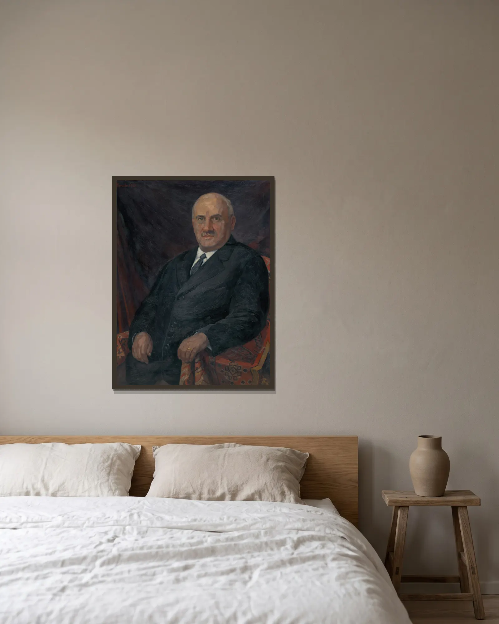 Ferko Skycák av Jozef Hanula inramad på en vägg