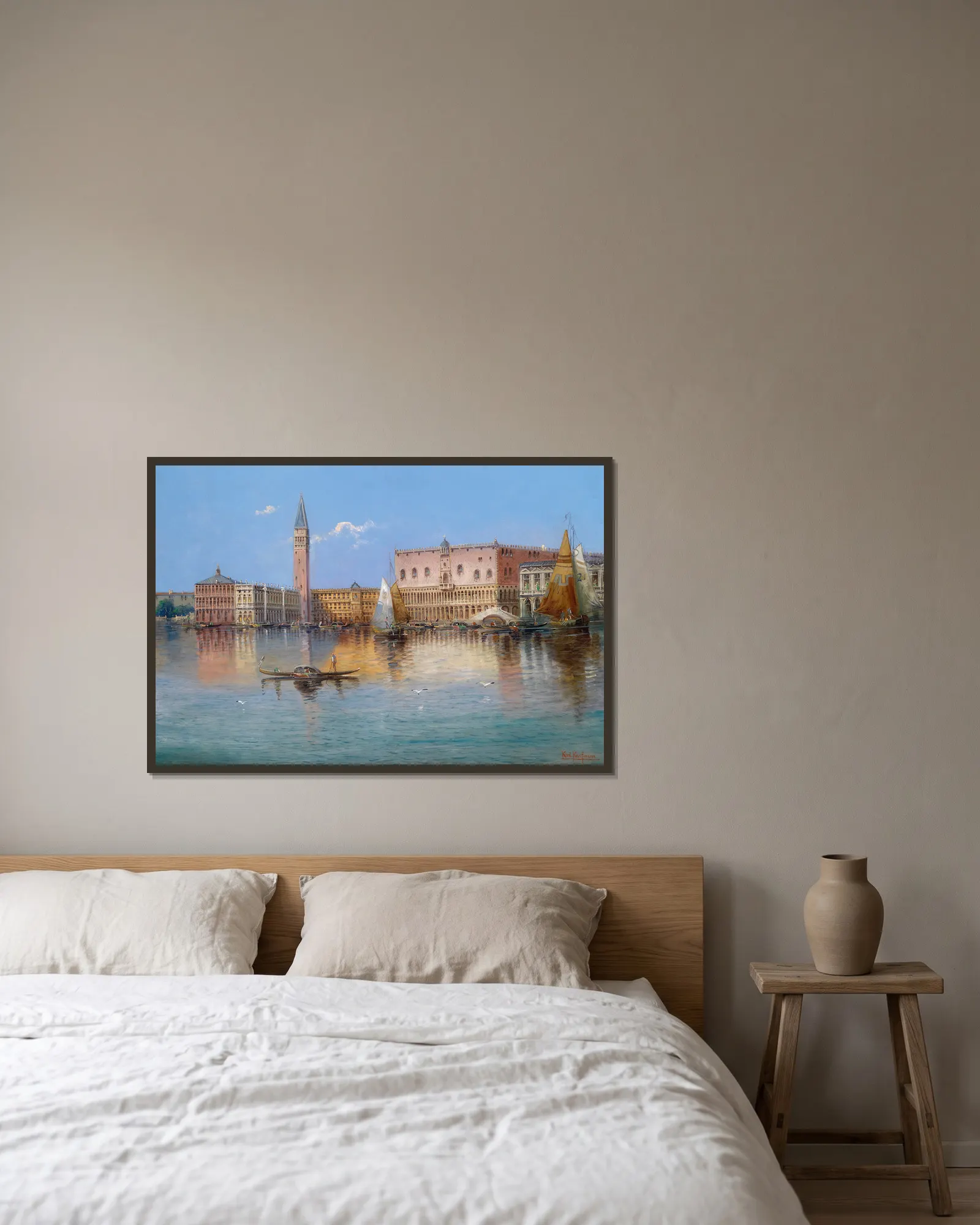 Venedig Acqua Alta av Karl Kaufmann inramad på en vägg