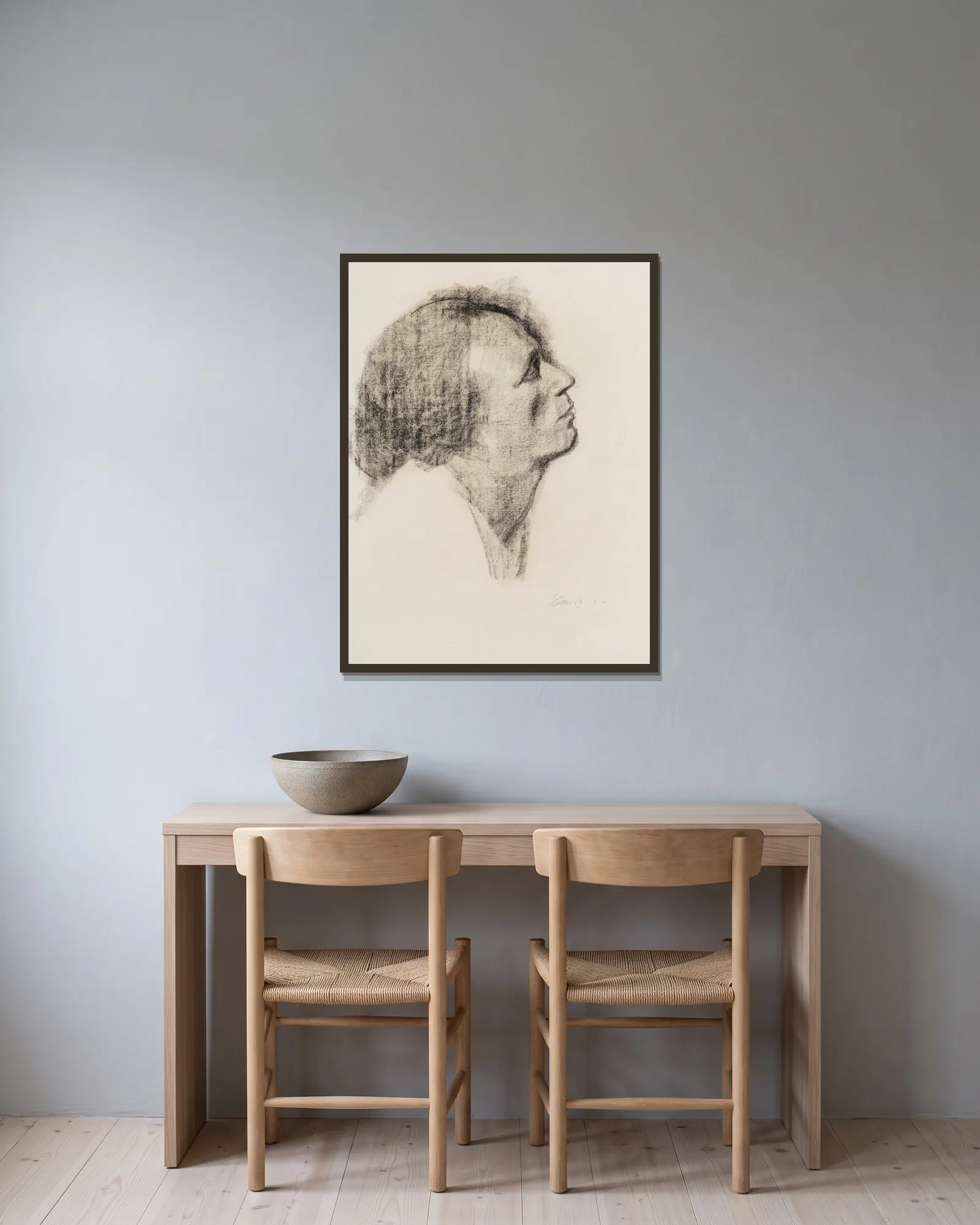 Im Profil av Käthe Kollwitz inramad på en vägg