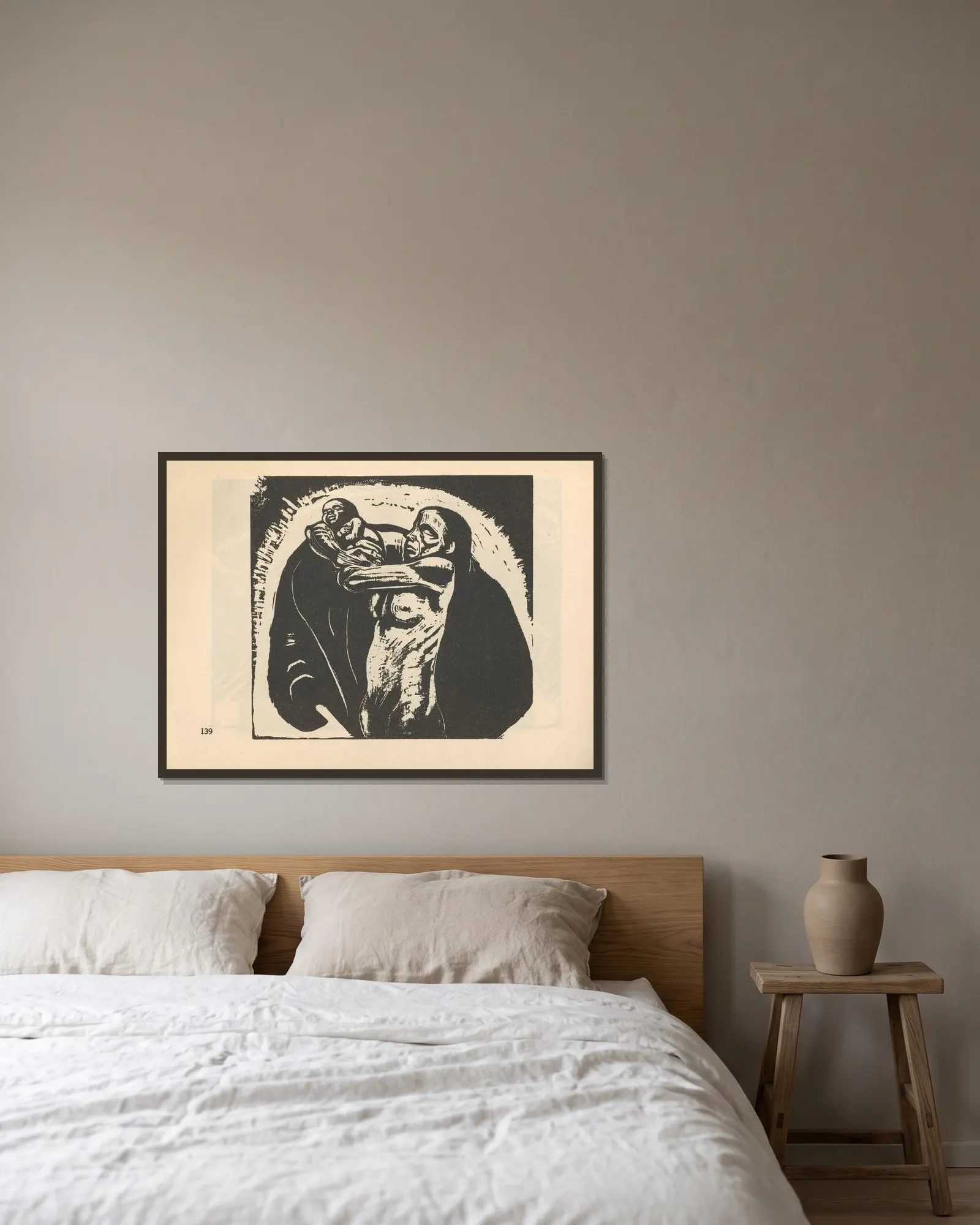 Krieg av Käthe Kollwitz inramad på en vägg