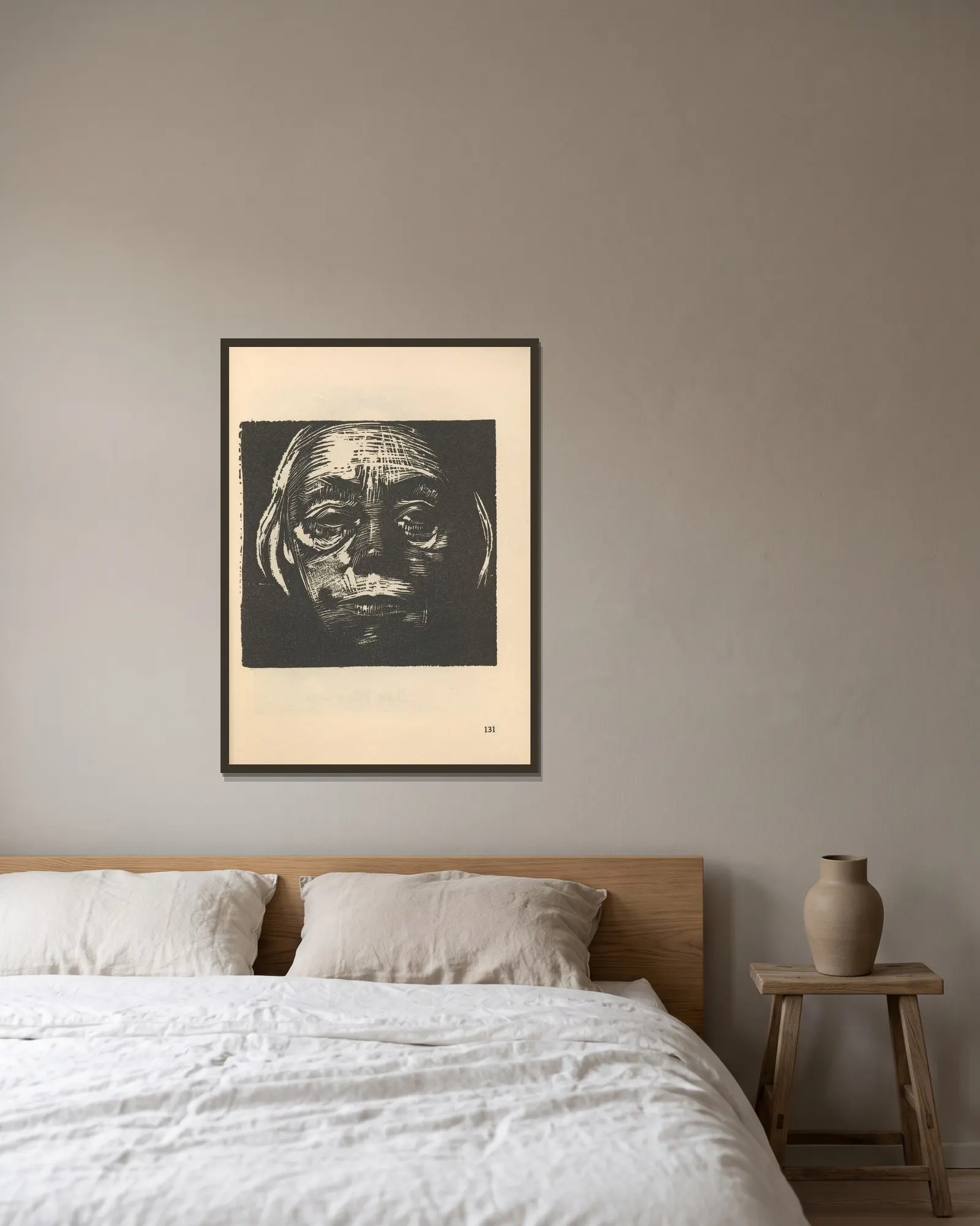 Selbstbildnis, 1925 – nr 13 av Käthe Kollwitz inramad på en vägg