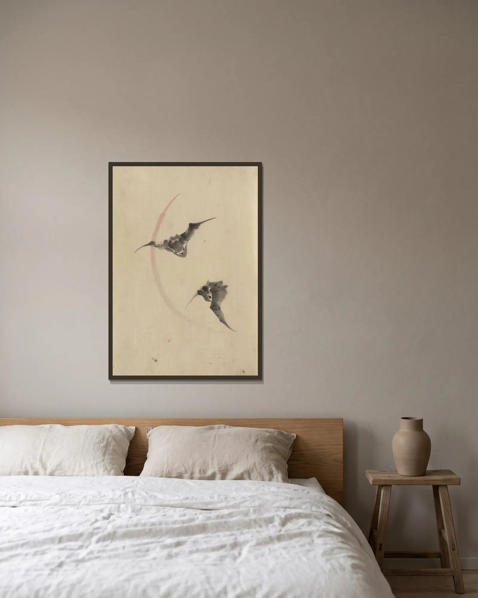 Two bats flying av Katsushika Hokusai inramad på en vägg