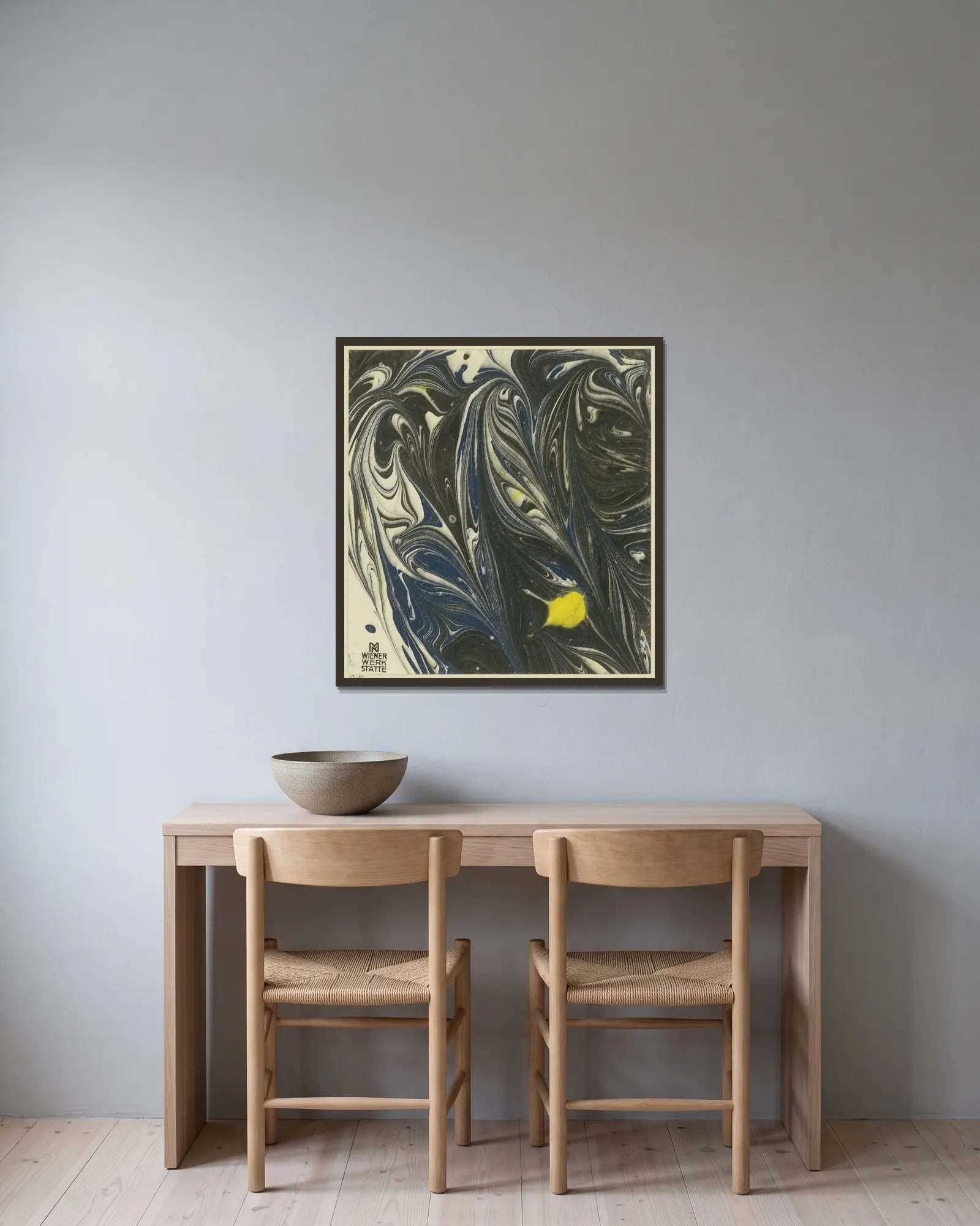 Marmorpapier av Koloman Moser inramad på en vägg