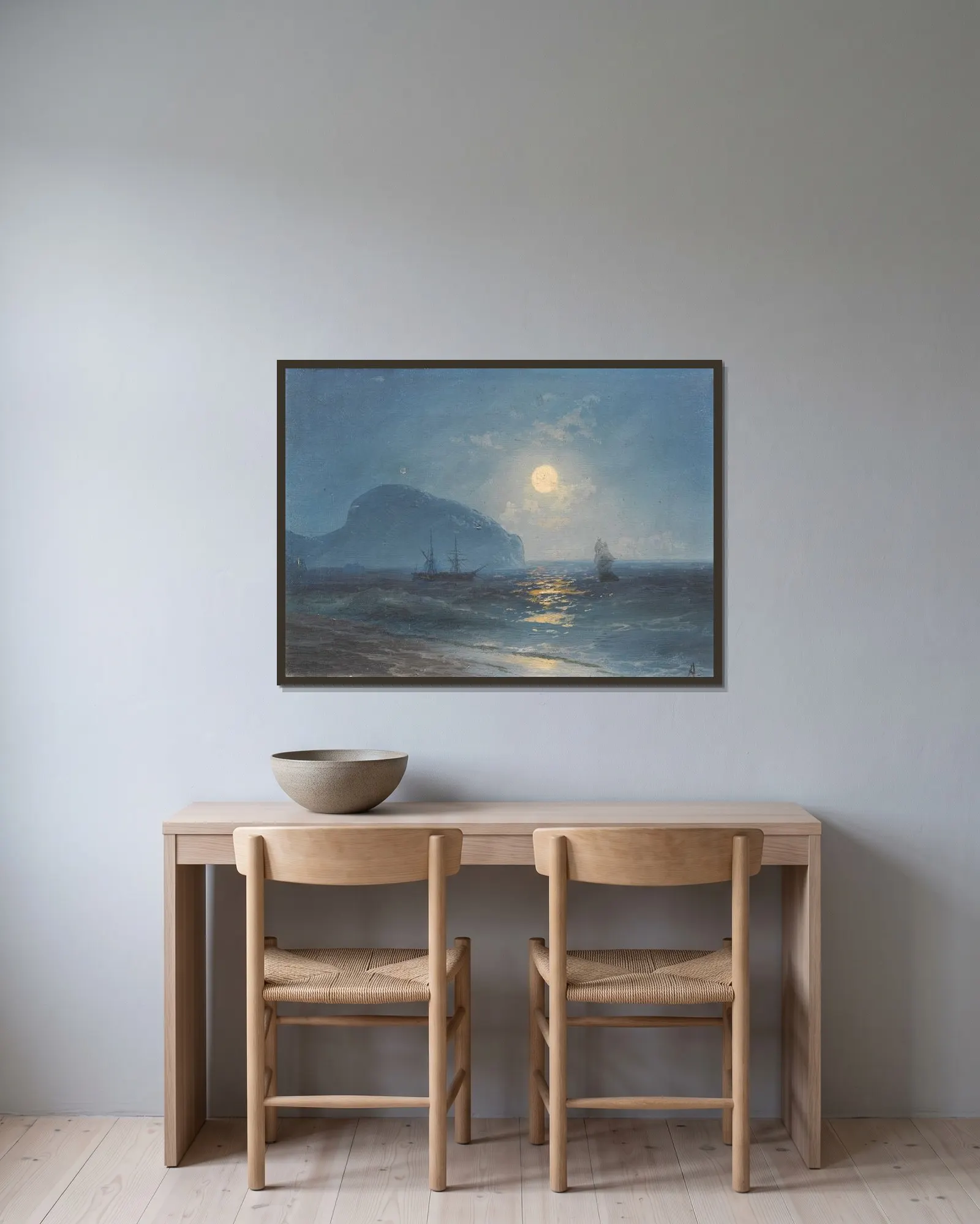 Moonlight av Ivan Konstantinovich Aivazovsky inramad på en vägg