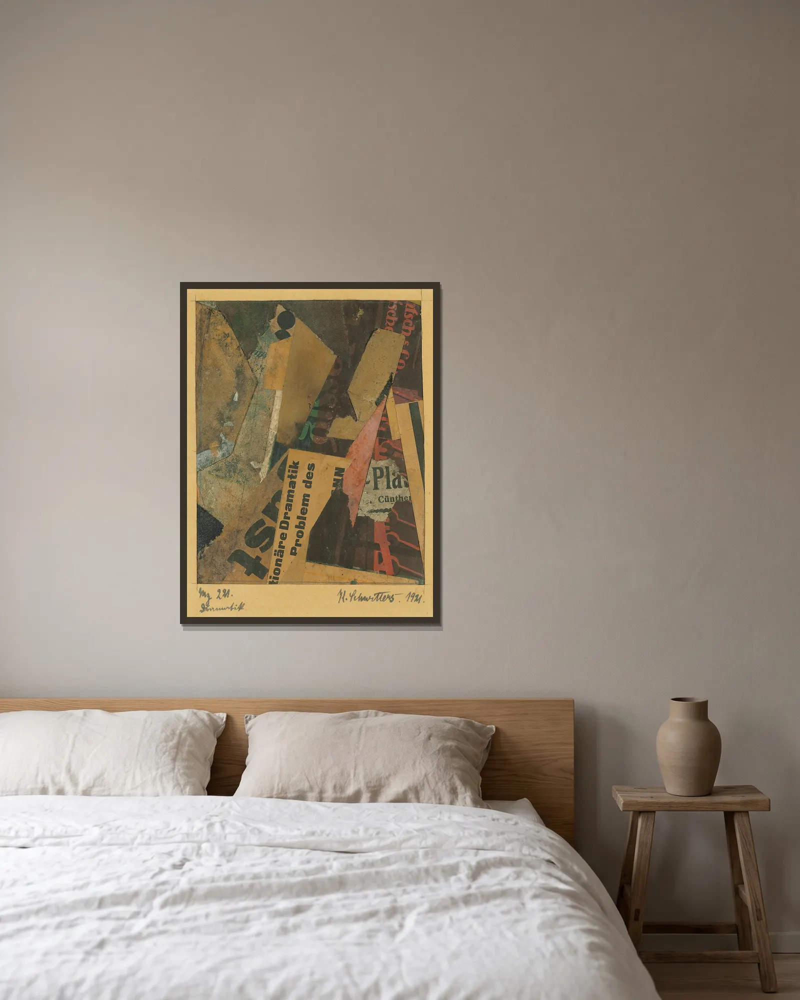 Mz 221. Dramatik av Kurt Schwitters inramad på en vägg