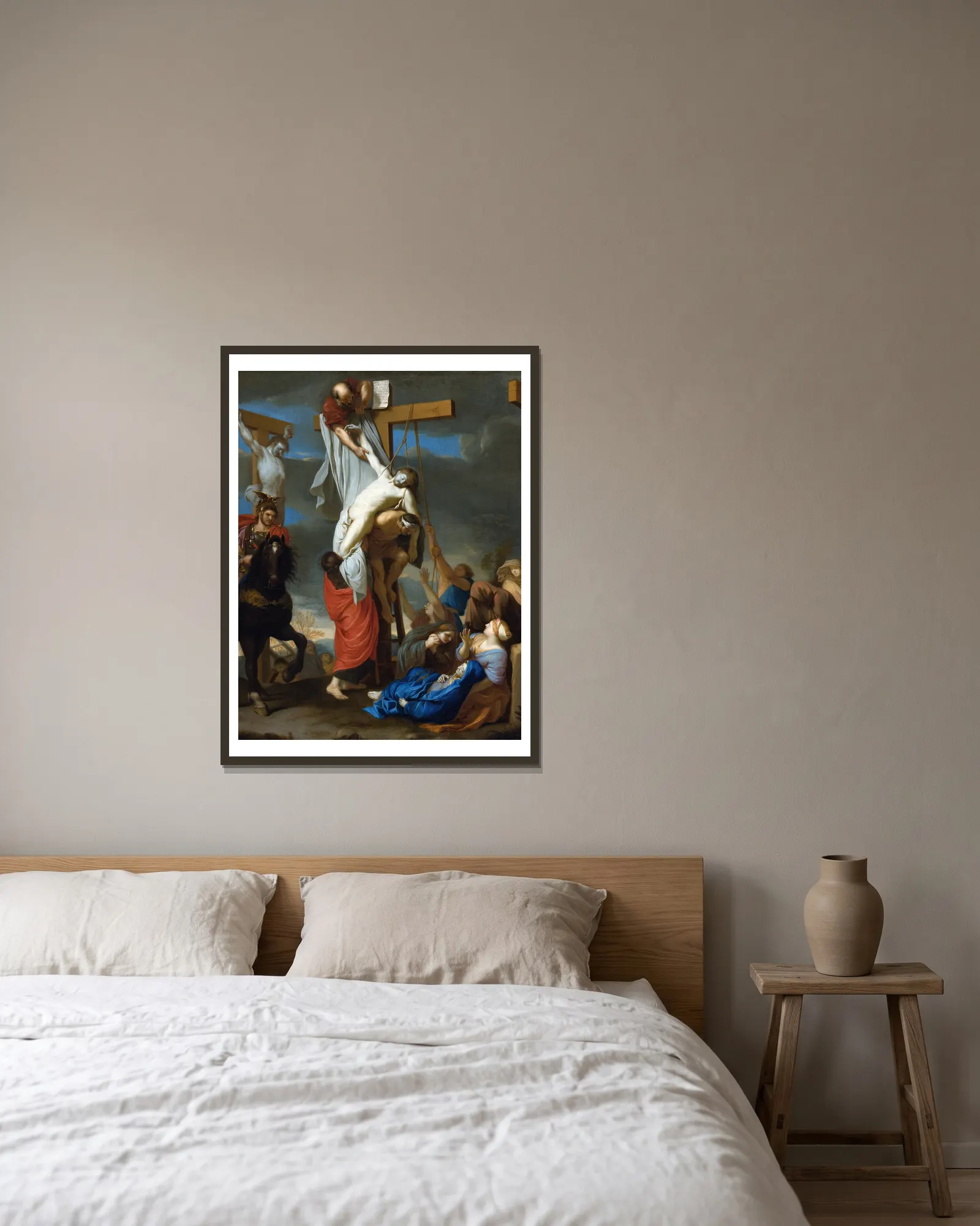 The Descent from the Cross av Charles Le Brun inramad på en vägg