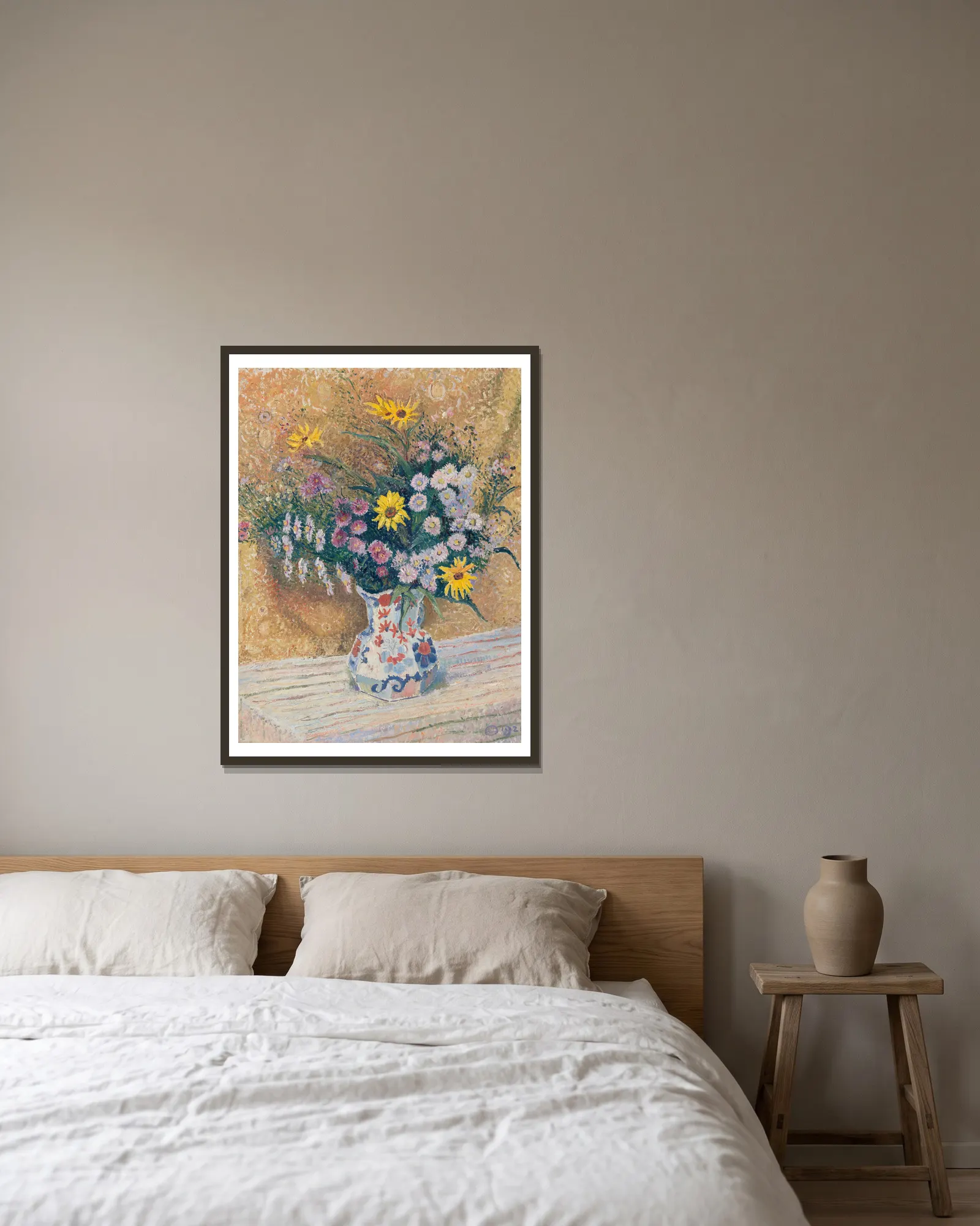 Michaelmas Daisies av Lucien Pissarro inramad på en vägg